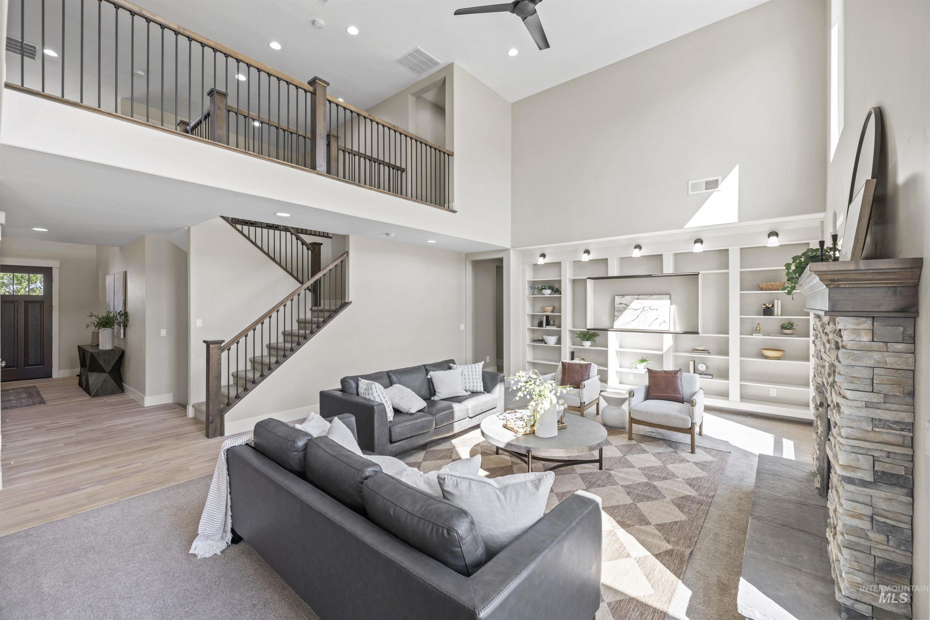 2043 E Lodge Trail Dr
