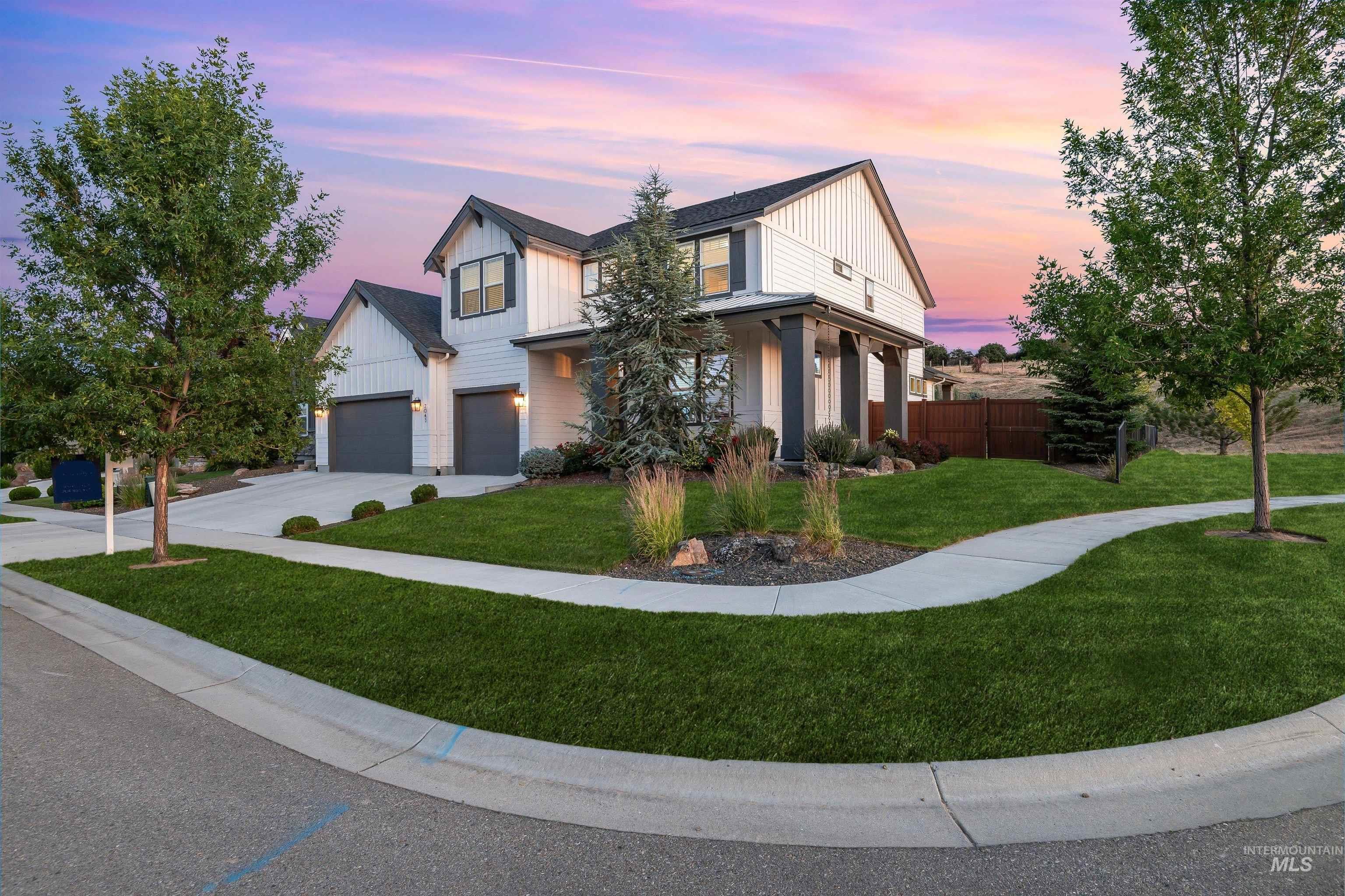 2043 E Lodge Trail Dr