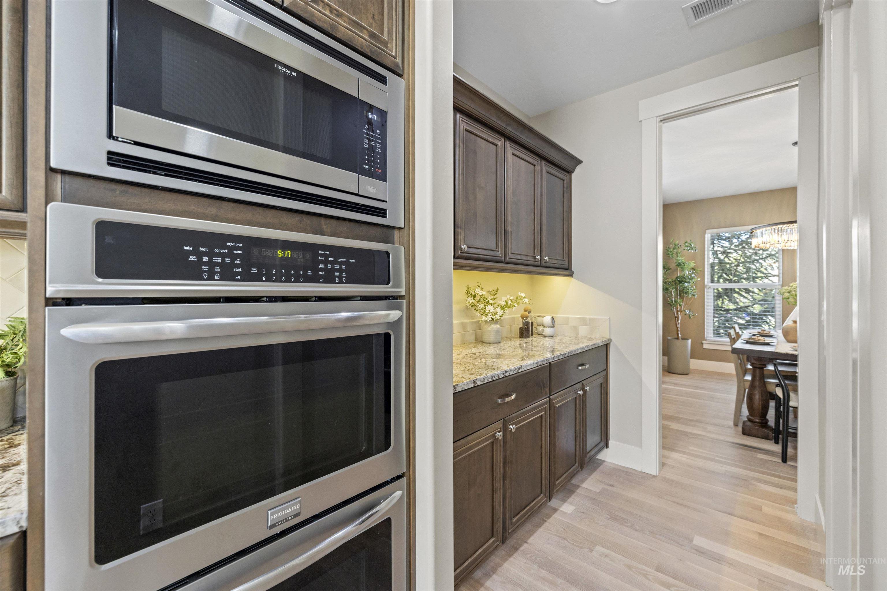 2043 E Lodge Trail Dr