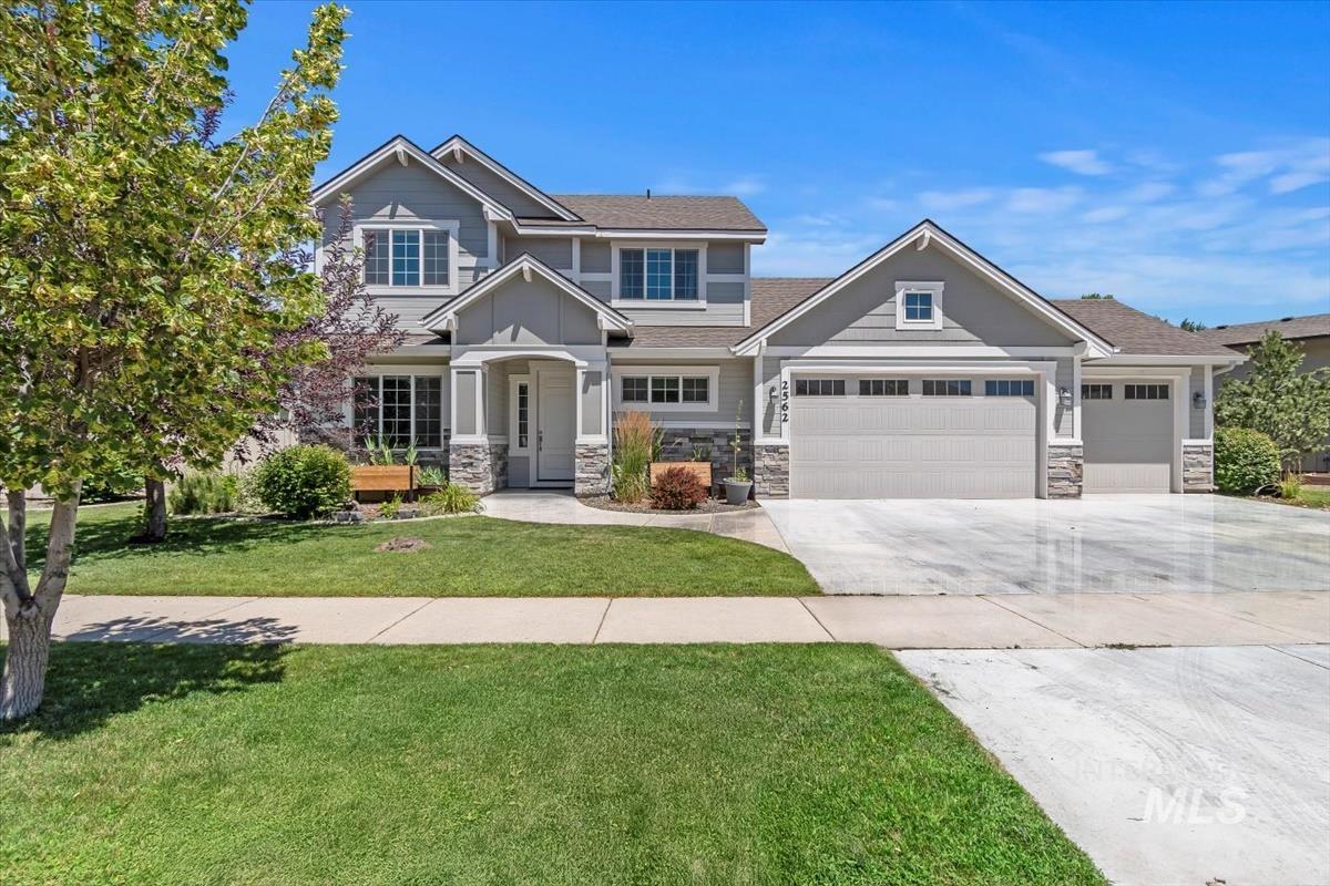 2562 E Taormina Dr