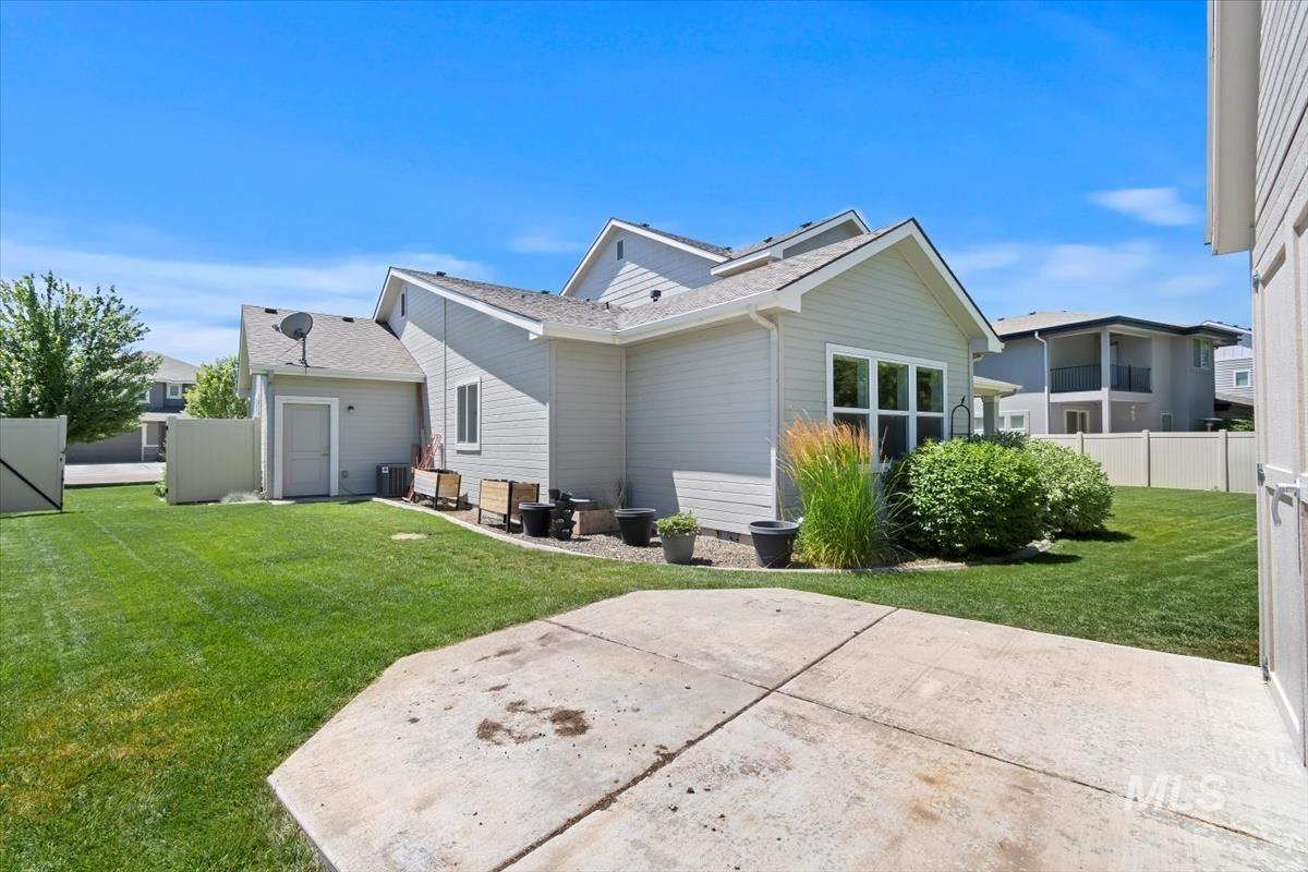2562 E Taormina Dr