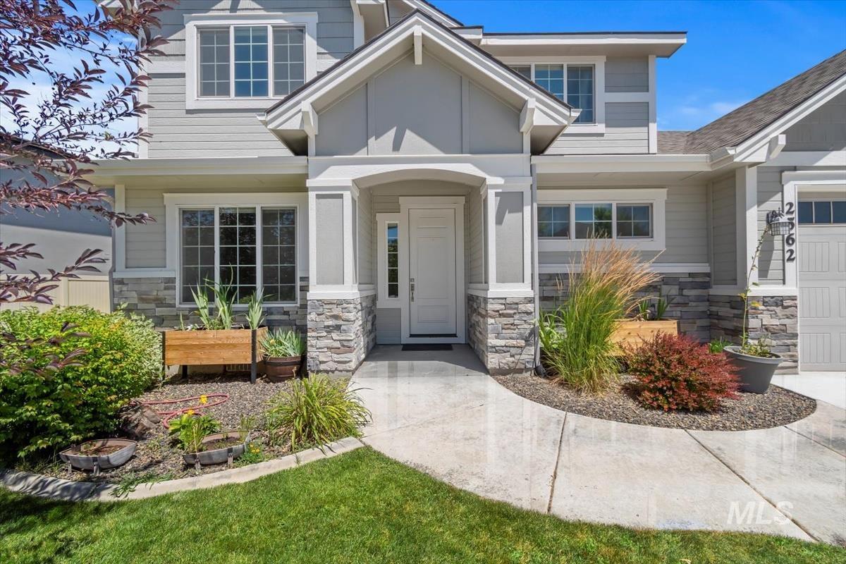 2562 E Taormina Dr