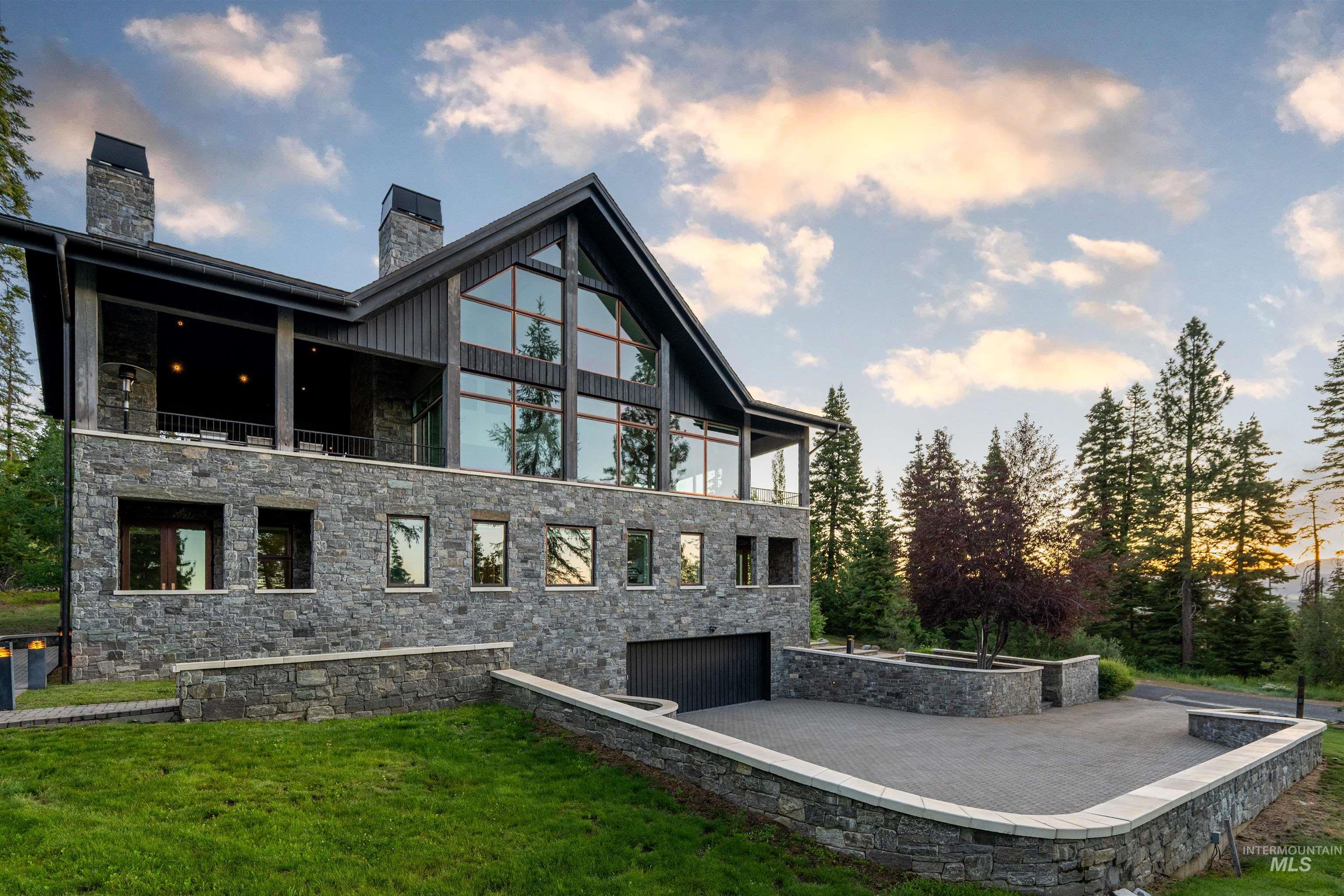 433 Sugarloaf Place