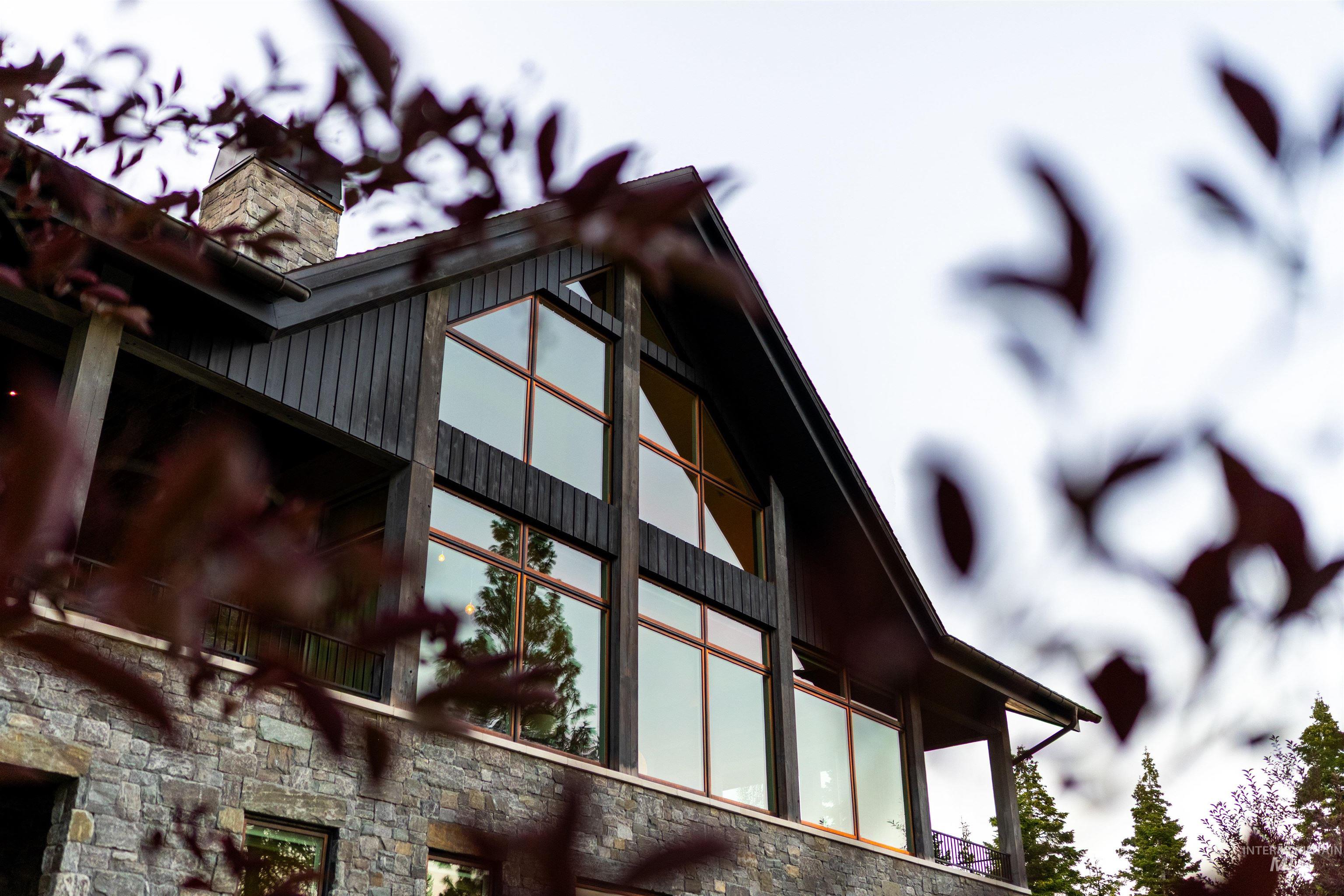 433 Sugarloaf Place