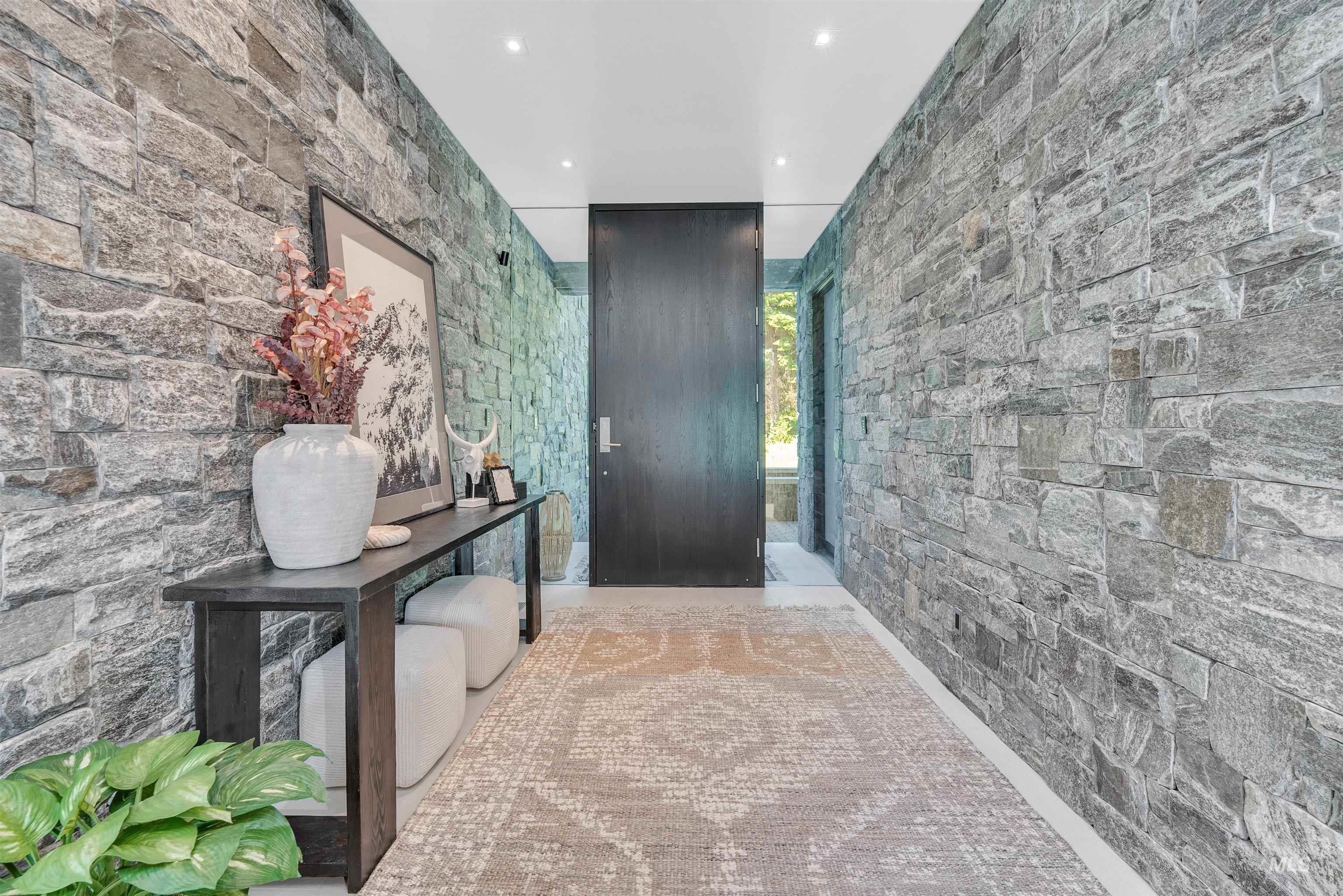 433 Sugarloaf Place