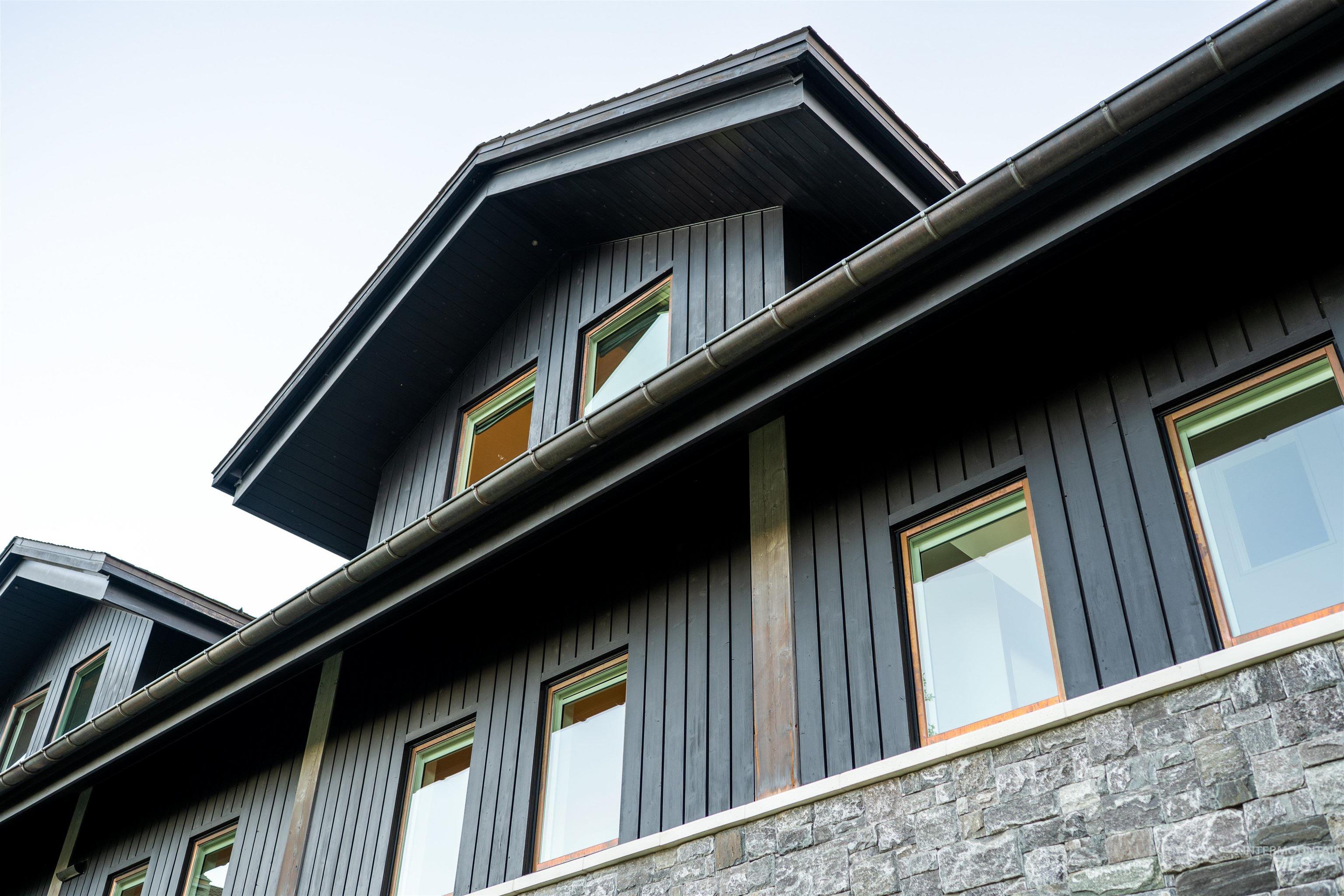 433 Sugarloaf Place
