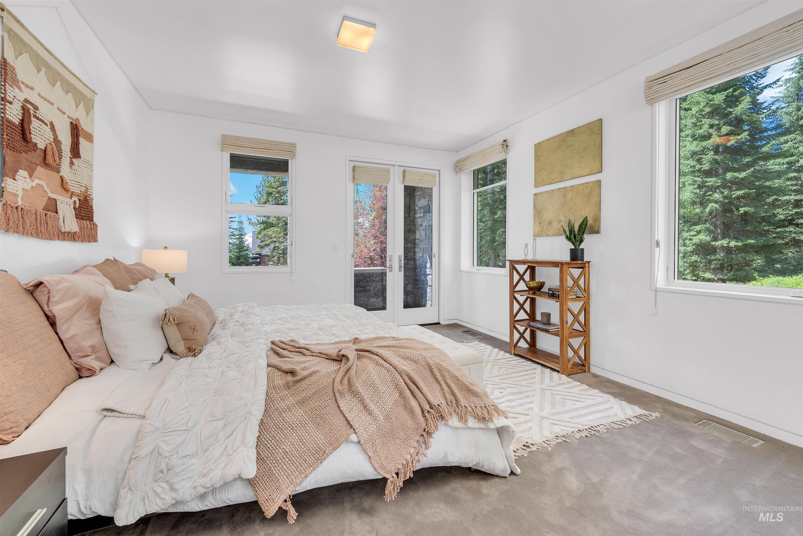 433 Sugarloaf Place