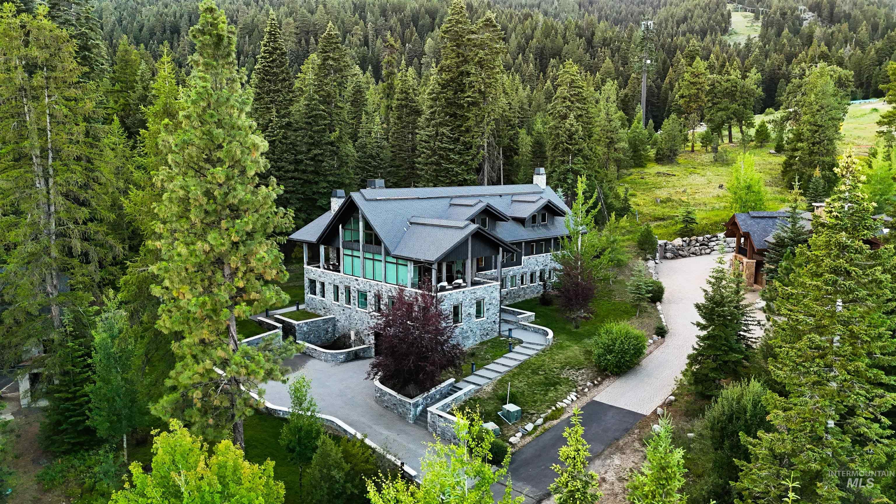 433 Sugarloaf Place