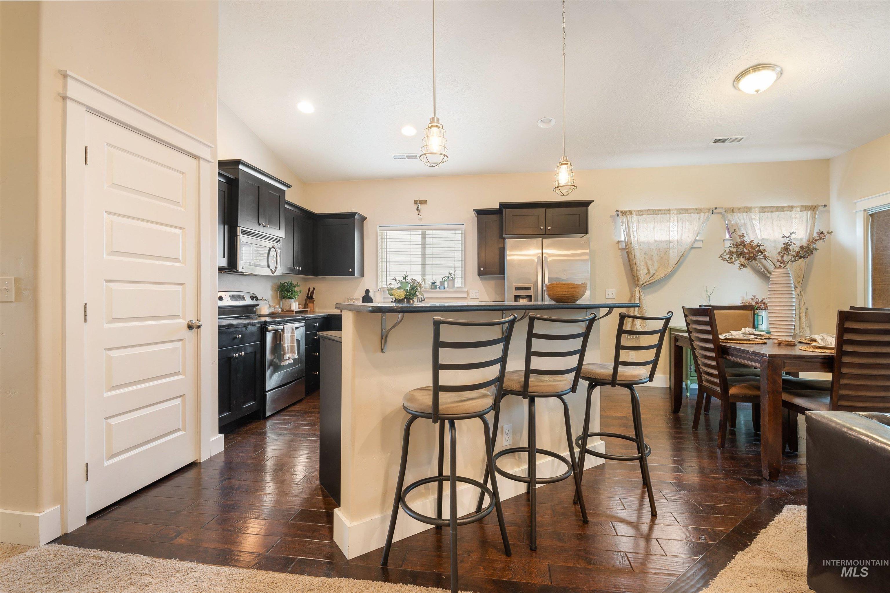 1567 NE Cinder Loop