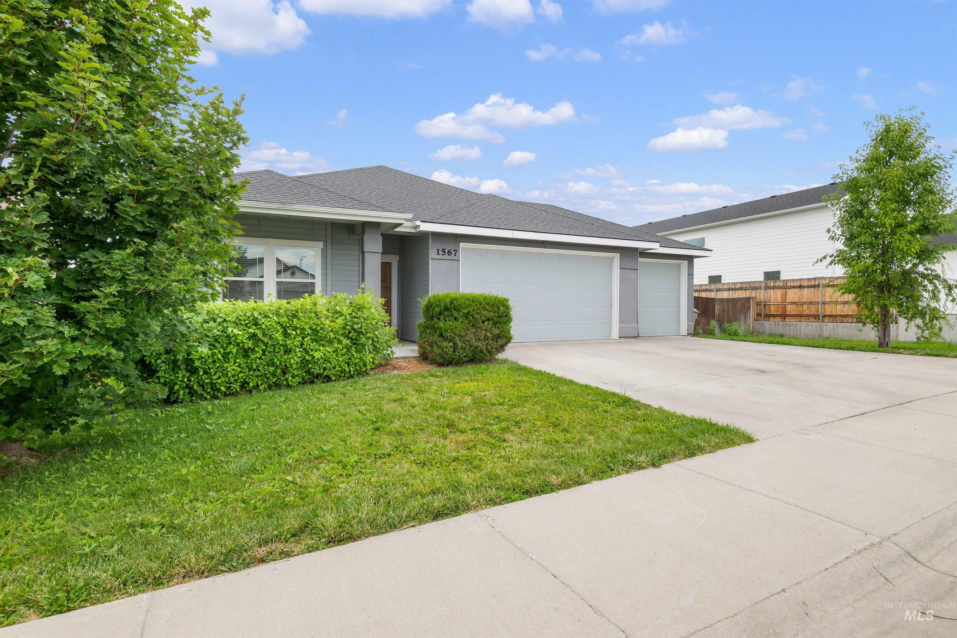 1567 NE Cinder Loop
