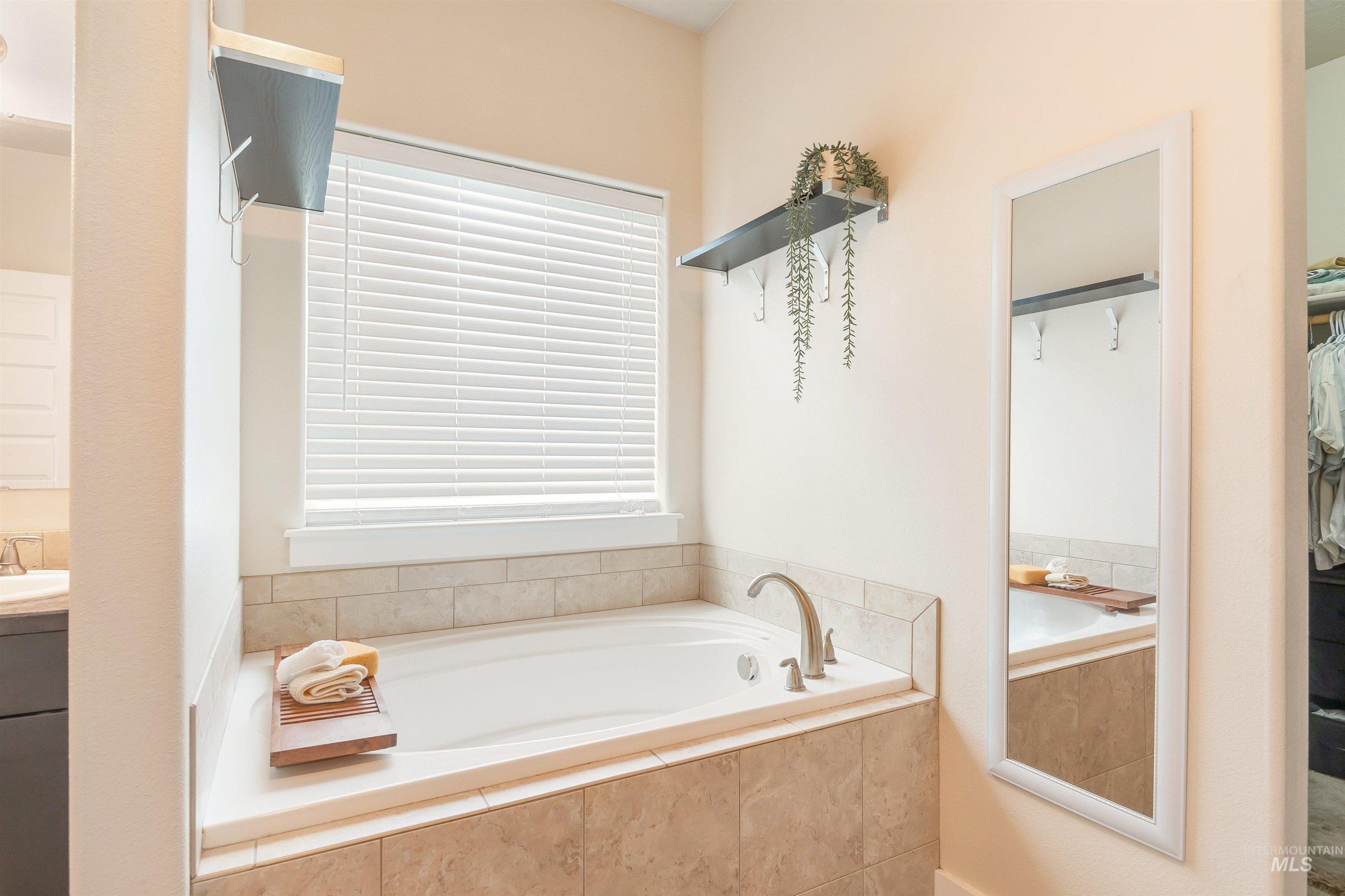 1567 NE Cinder Loop