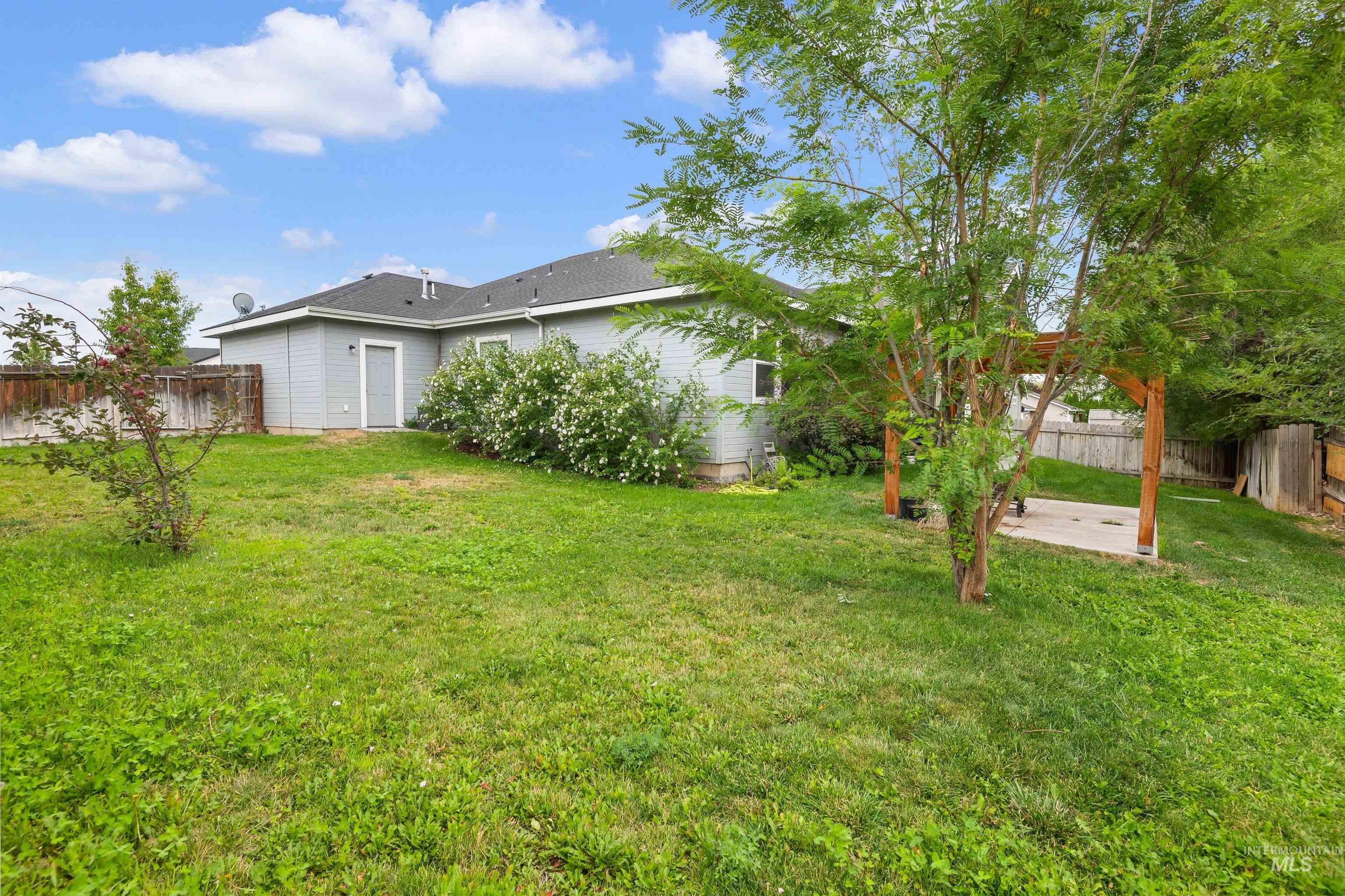 1567 NE Cinder Loop