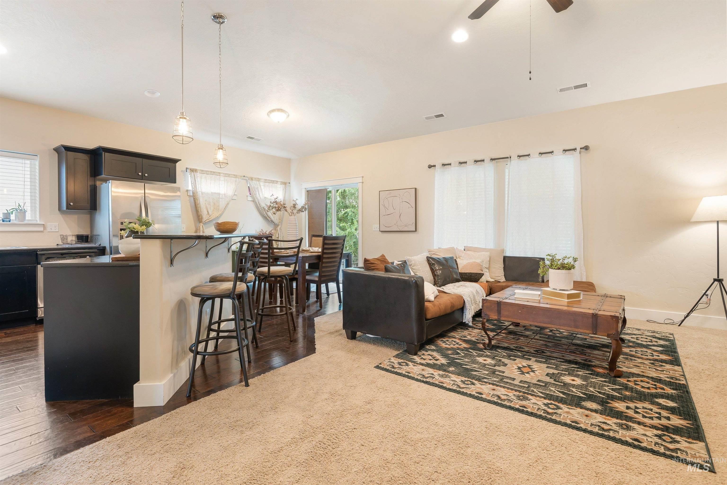 1567 NE Cinder Loop