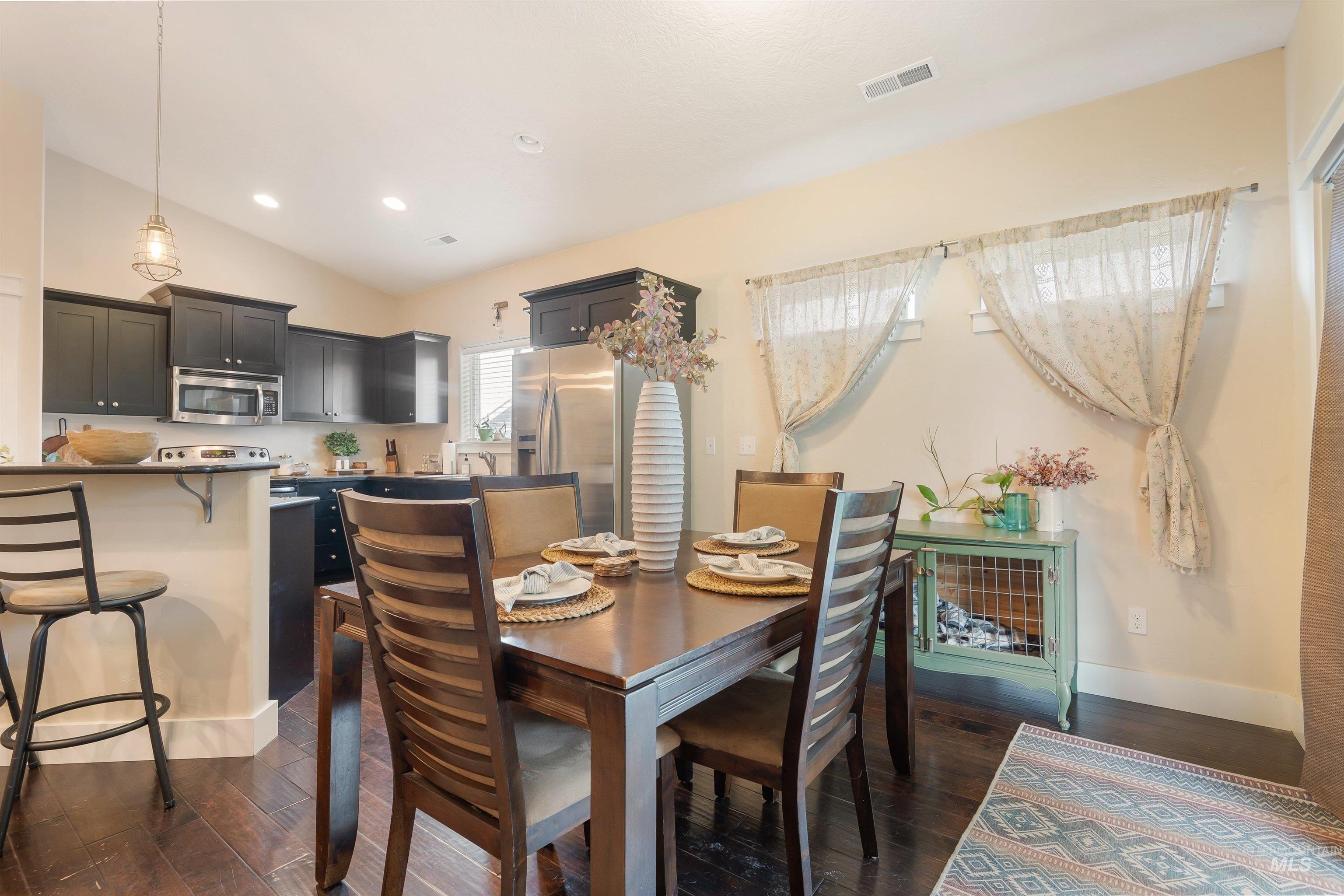 1567 NE Cinder Loop
