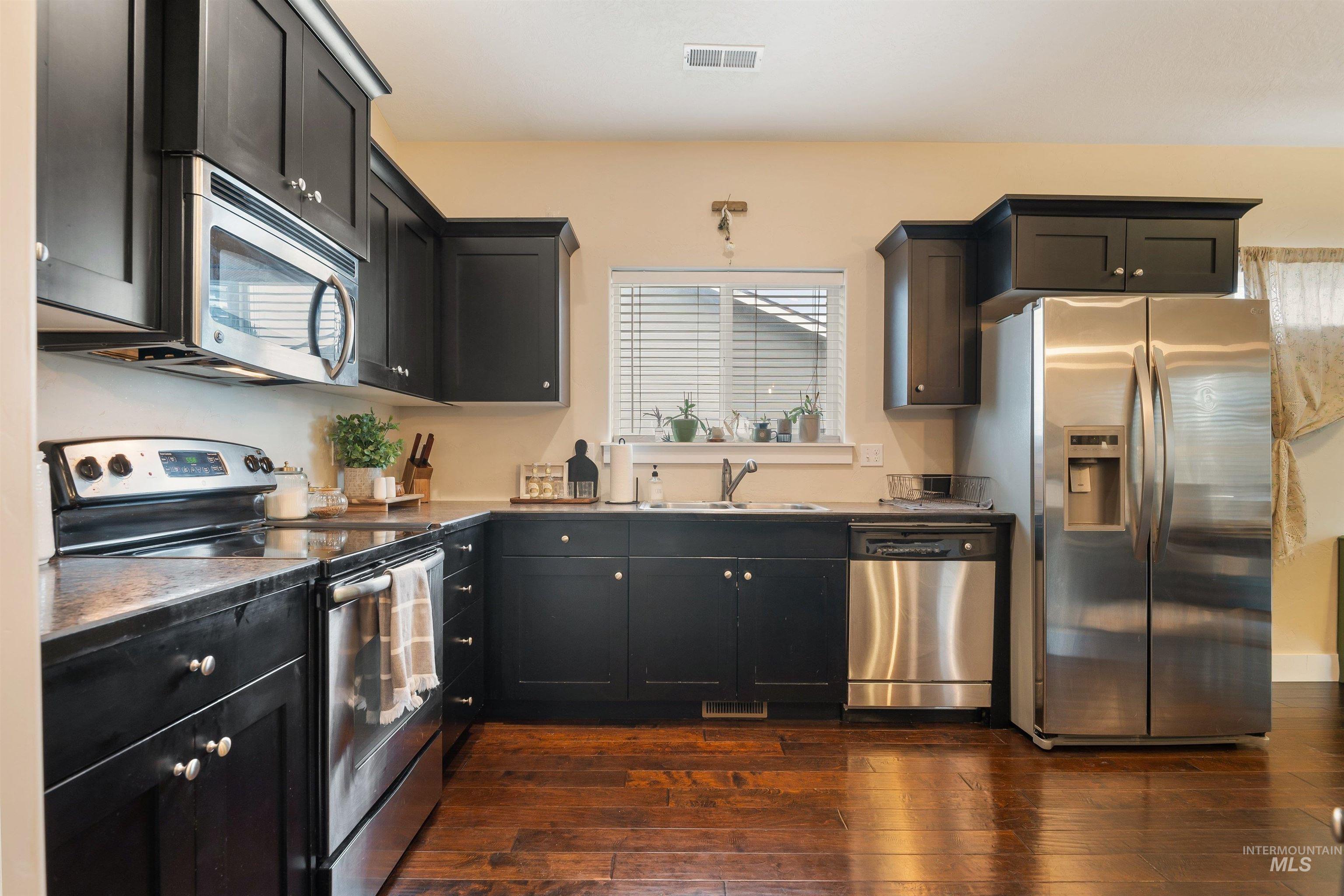 1567 NE Cinder Loop
