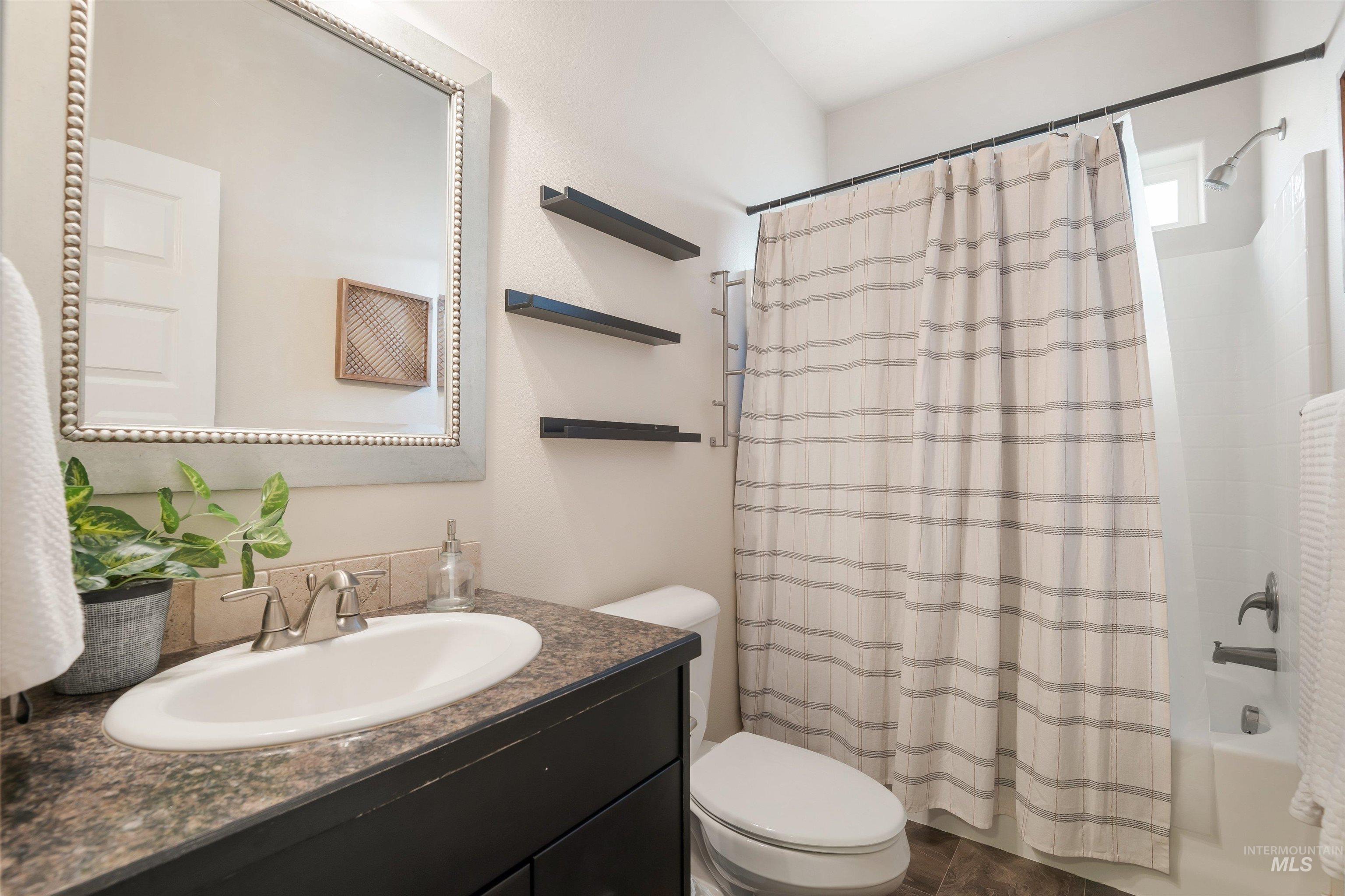 1567 NE Cinder Loop