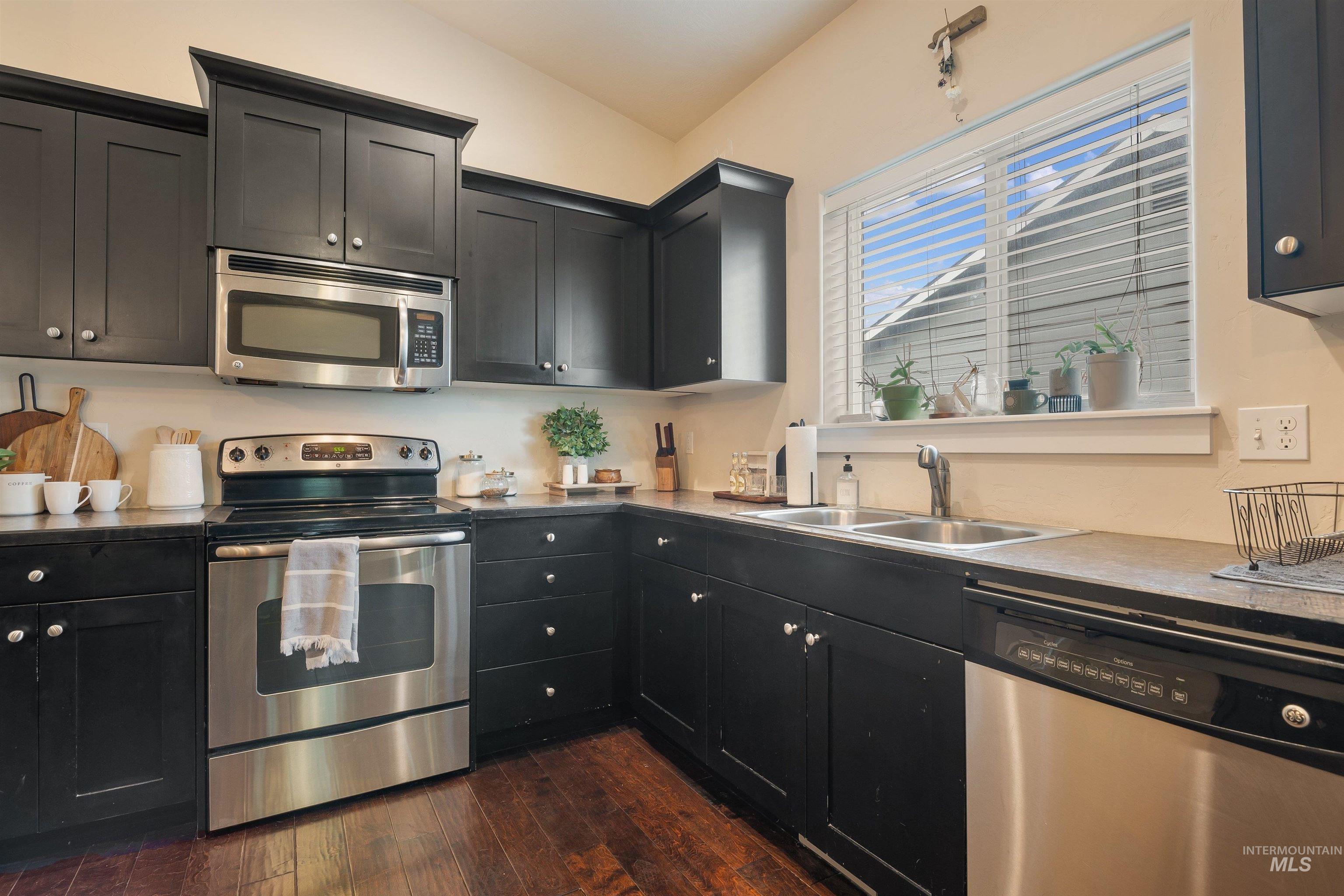 1567 NE Cinder Loop