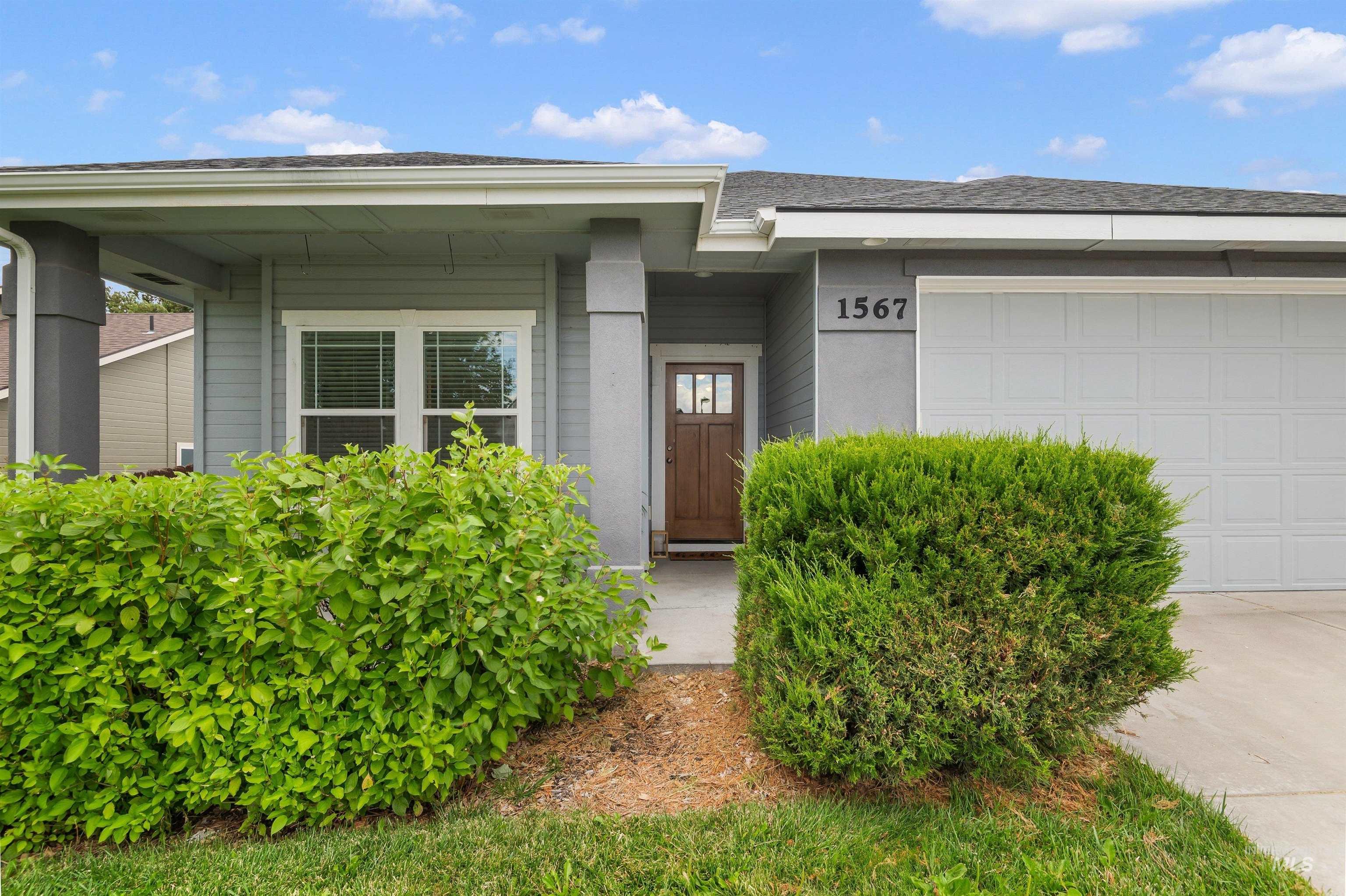 1567 NE Cinder Loop