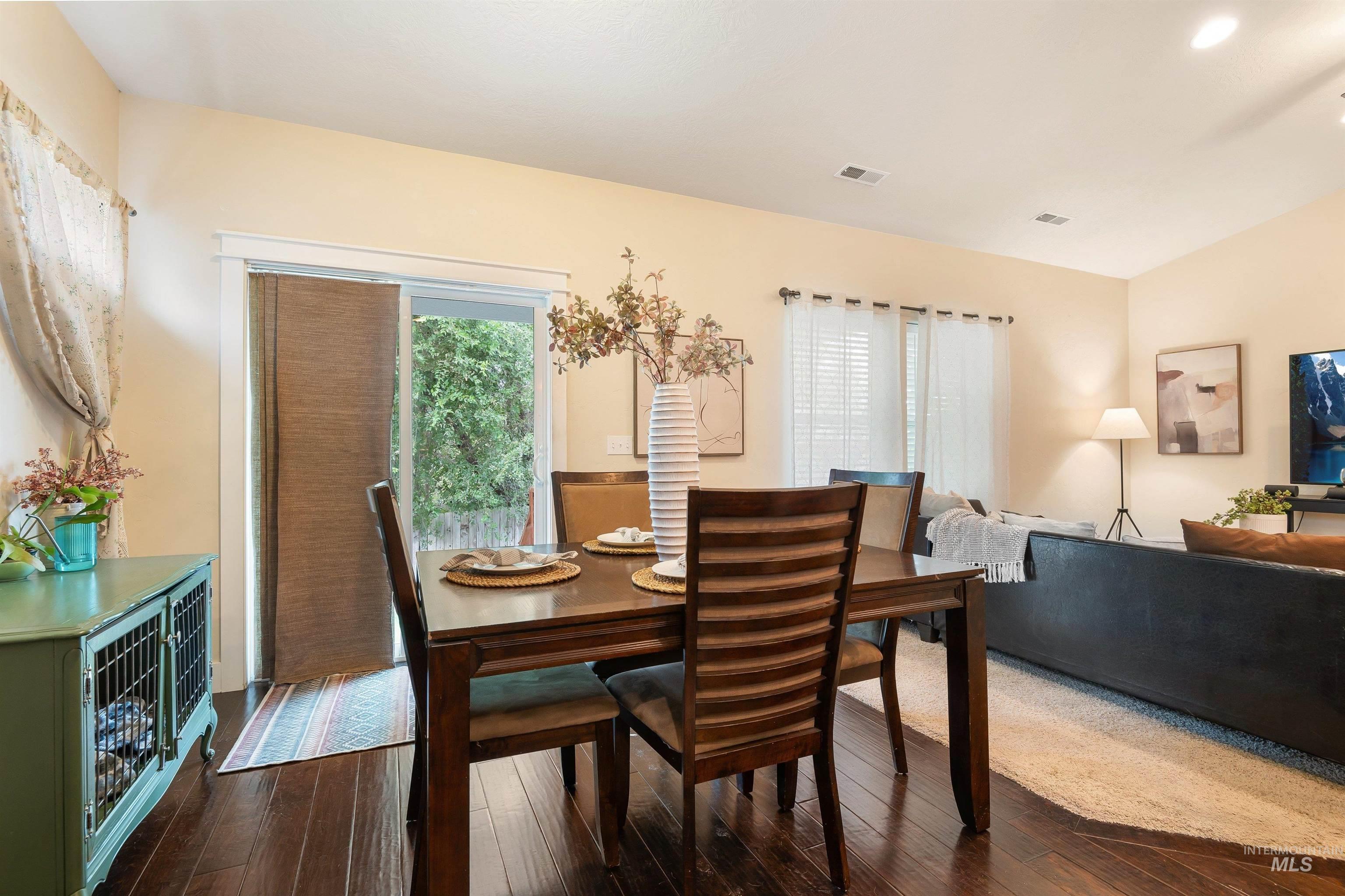 1567 NE Cinder Loop
