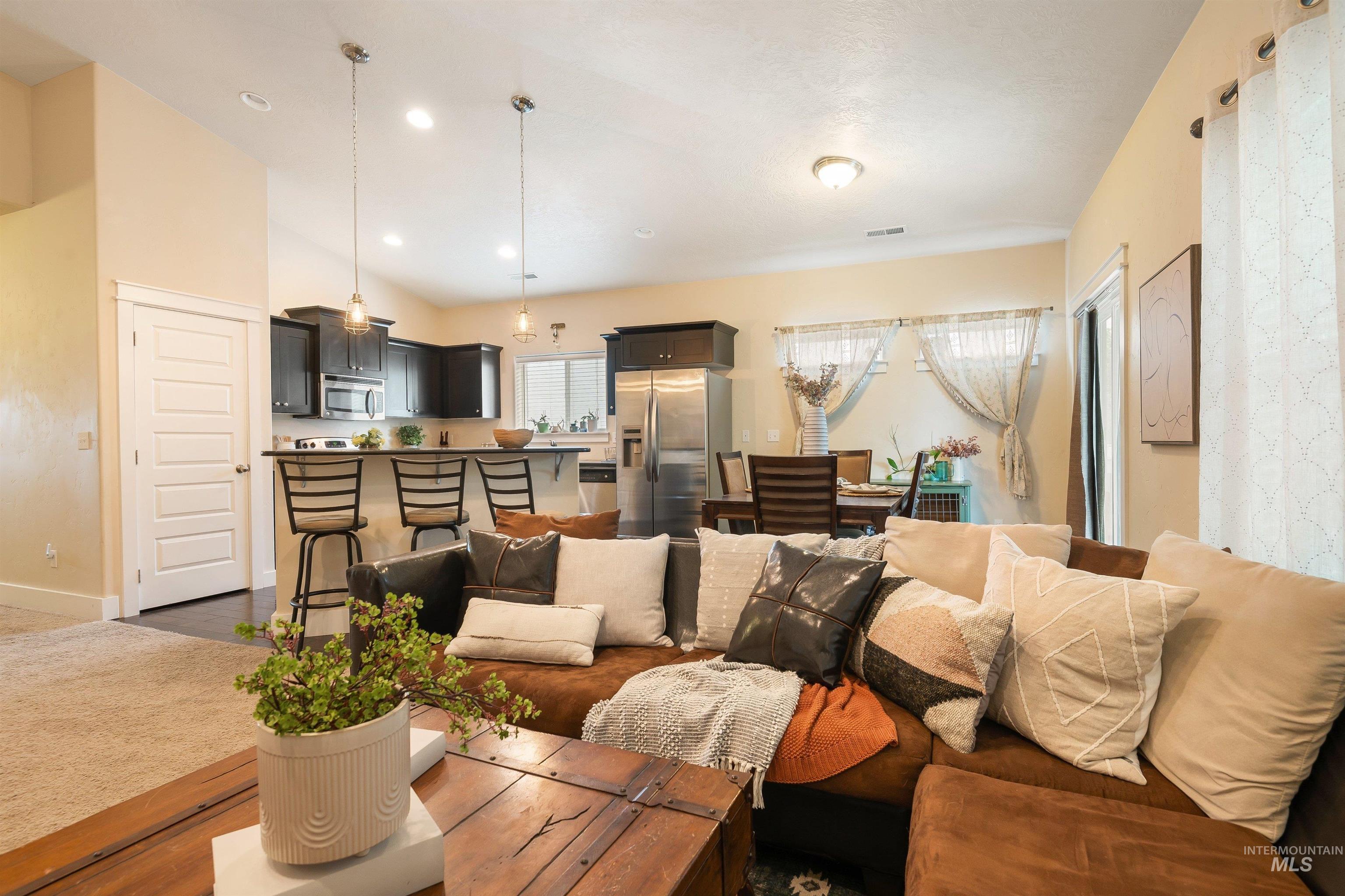 1567 NE Cinder Loop