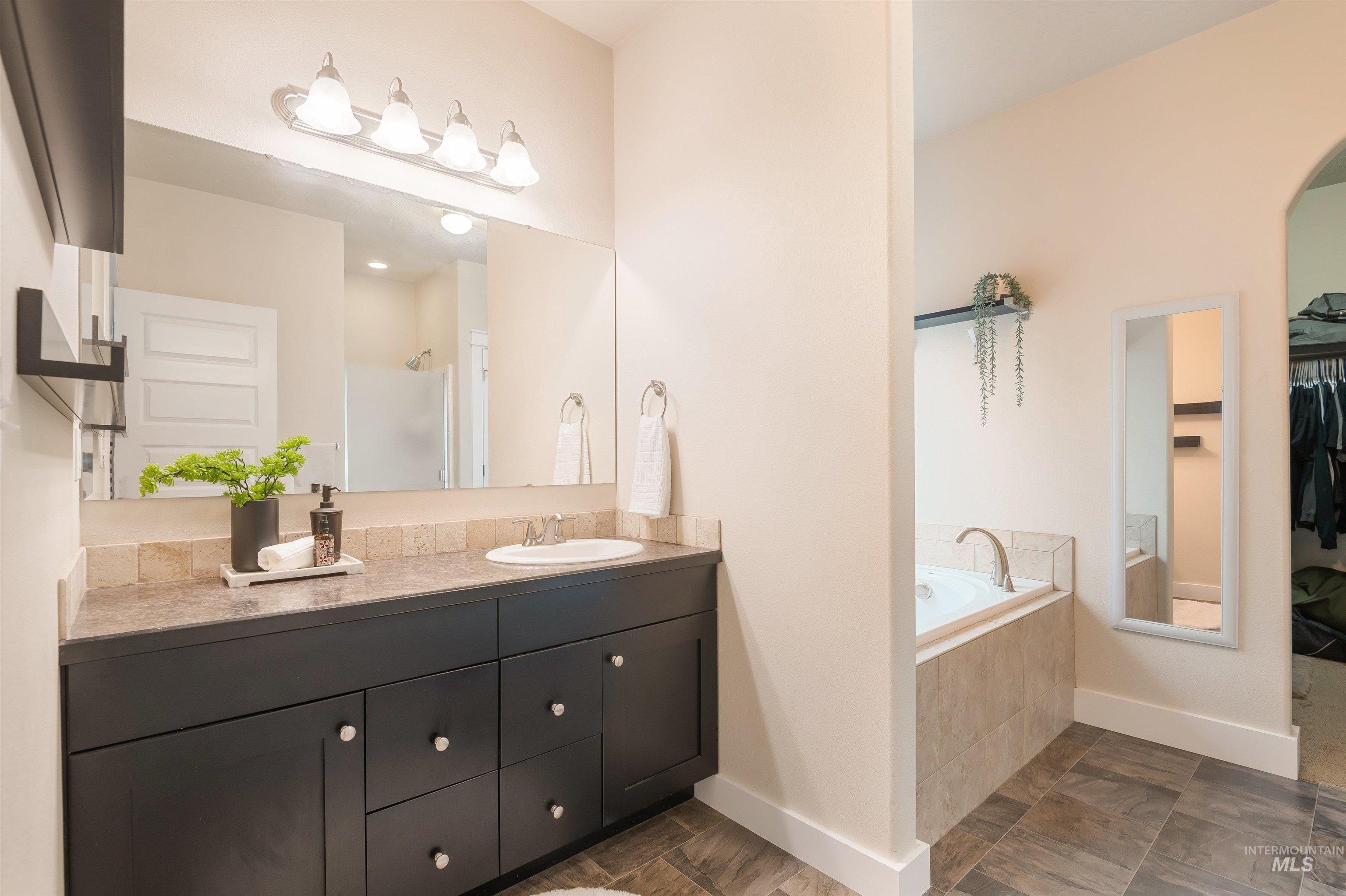 1567 NE Cinder Loop