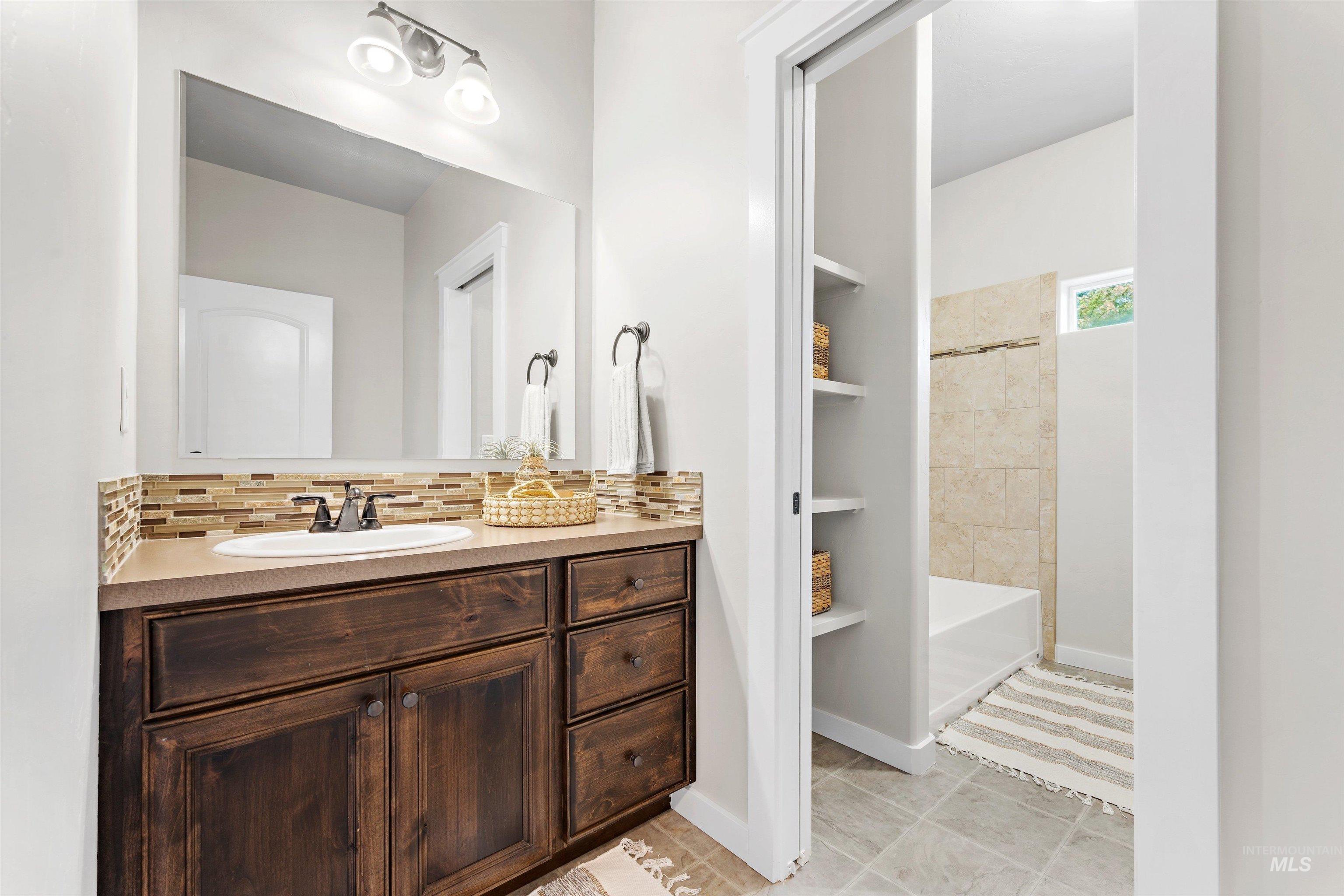 6529 S Red Shine Way