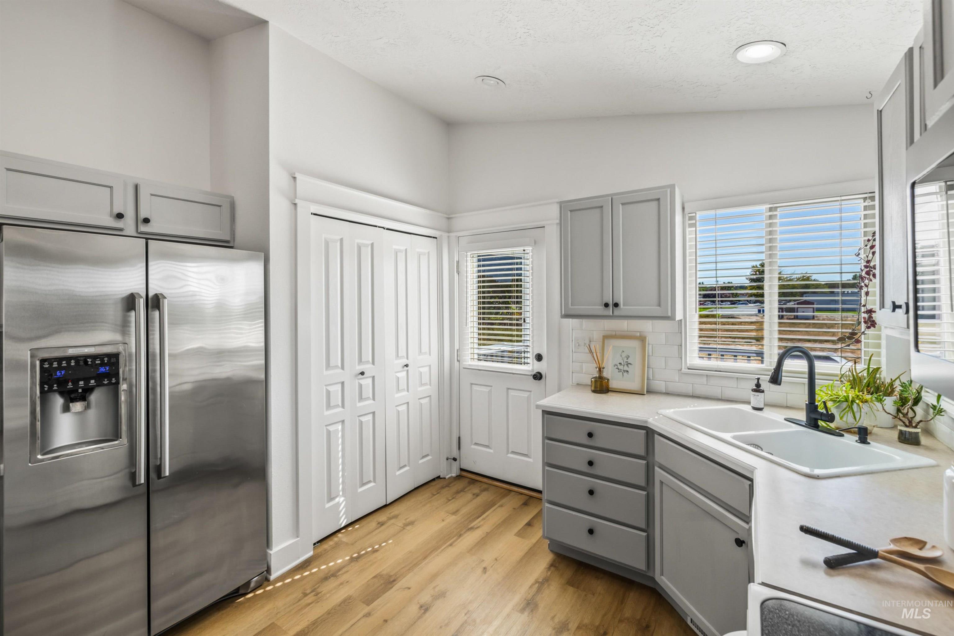 11727 W Kings Canyon Street