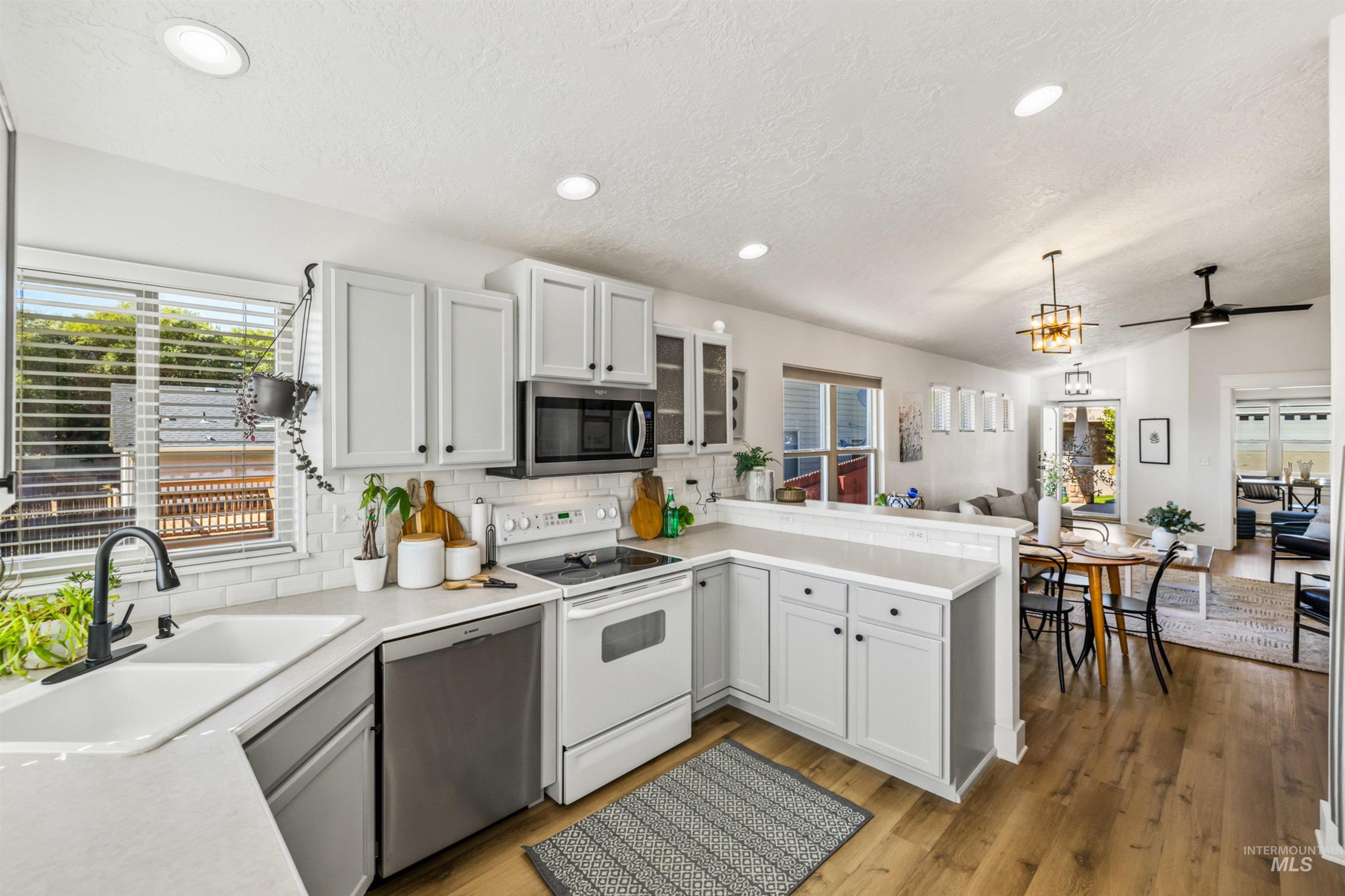 11727 W Kings Canyon Street