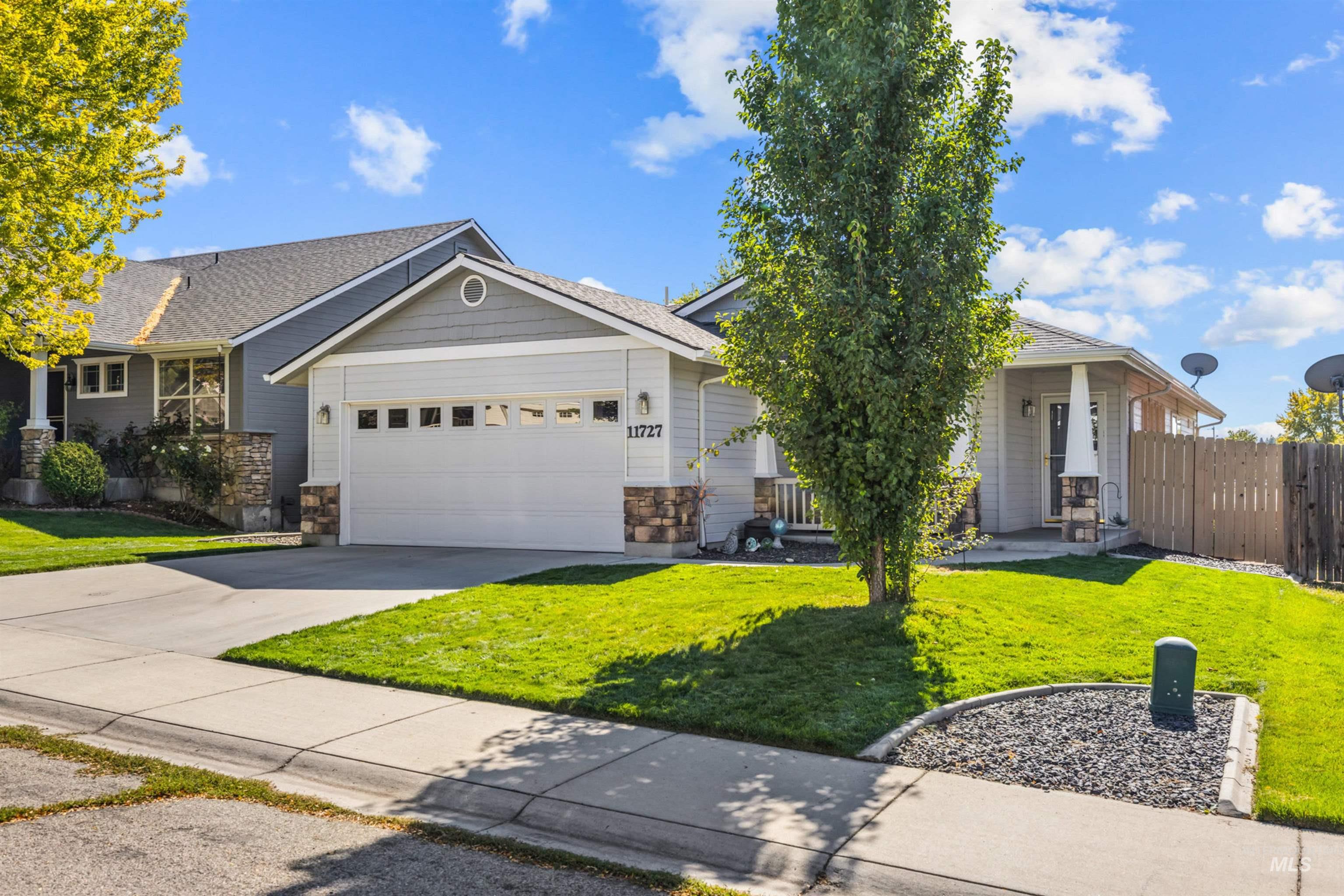 11727 W Kings Canyon Street