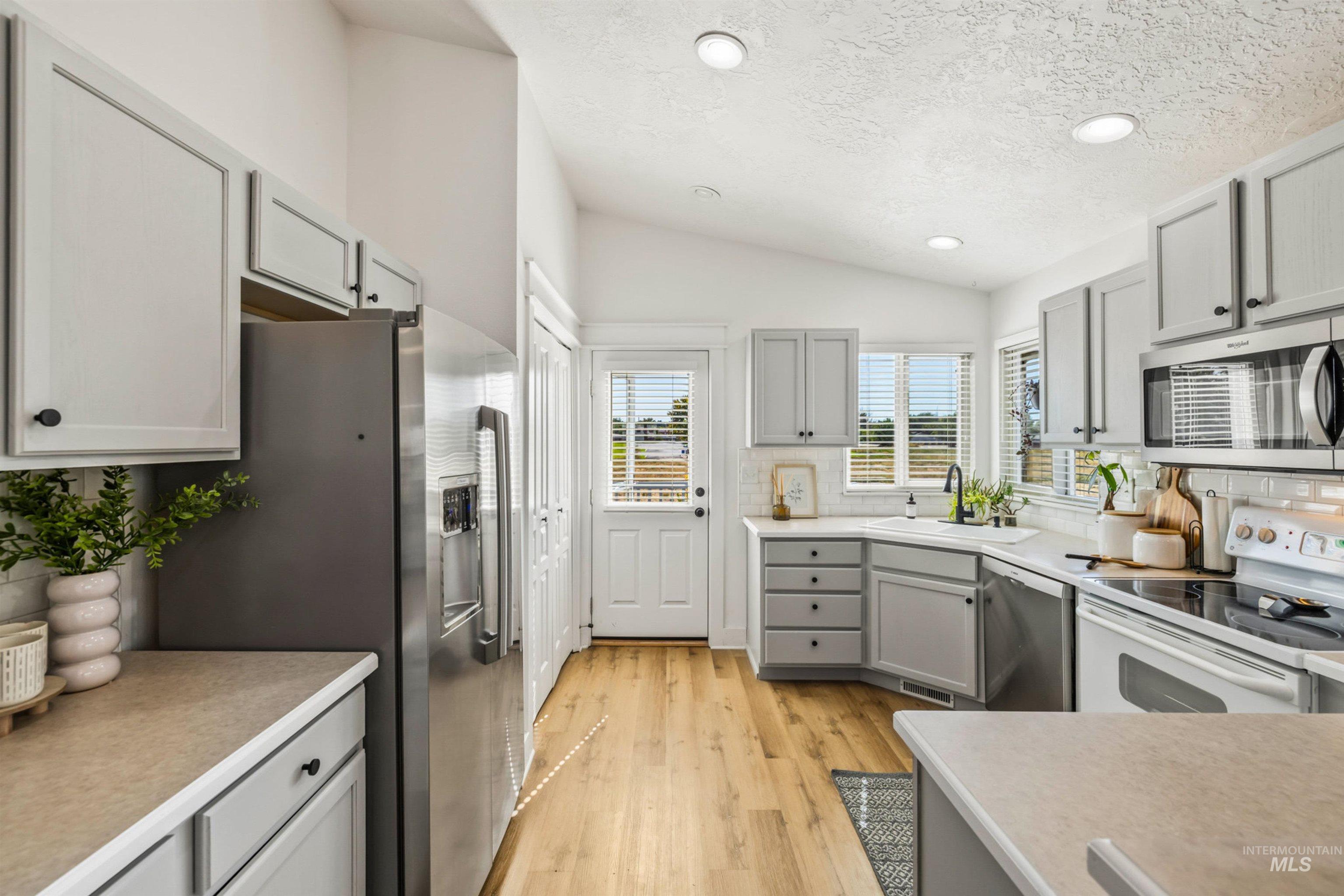 11727 W Kings Canyon Street