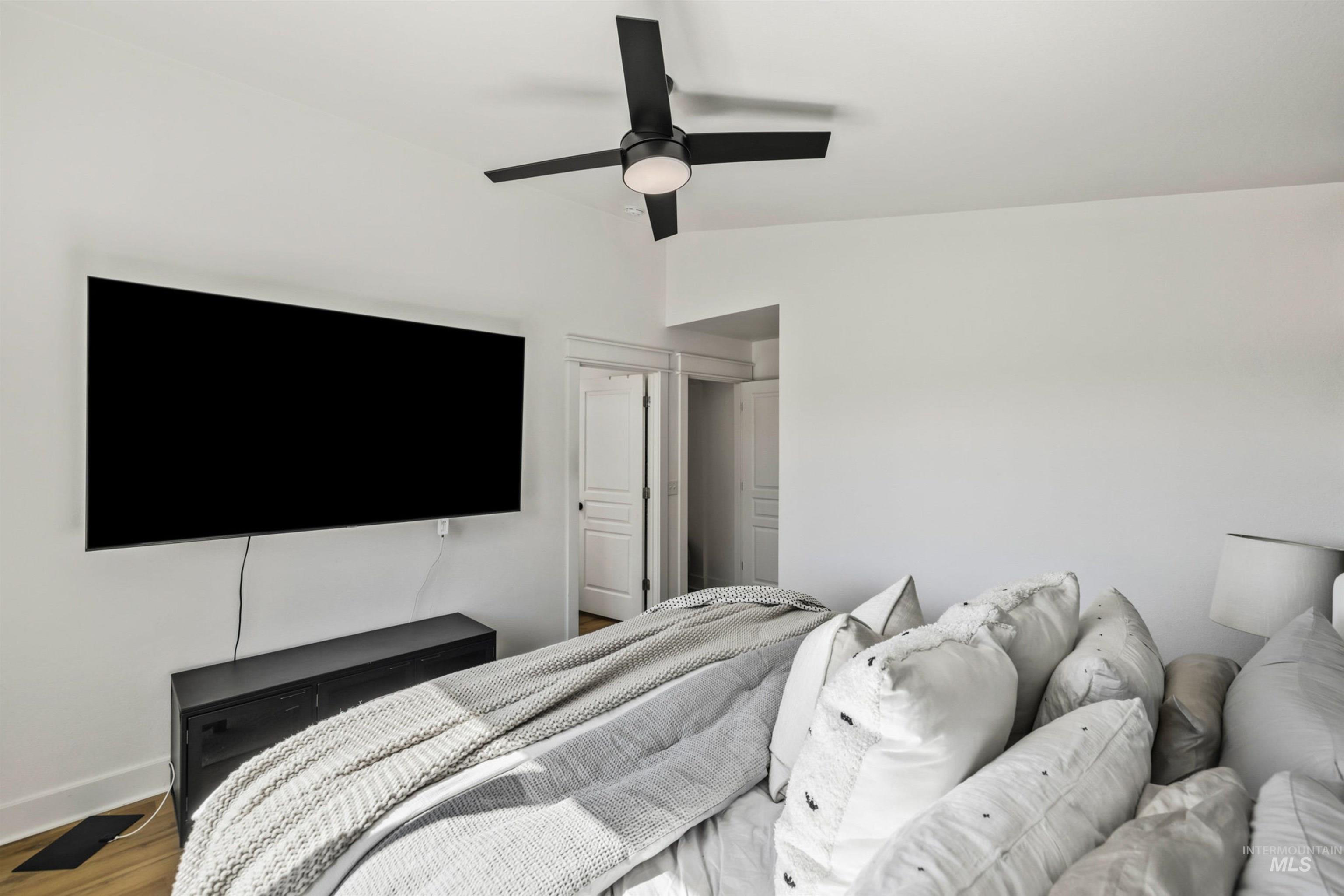 11727 W Kings Canyon Street