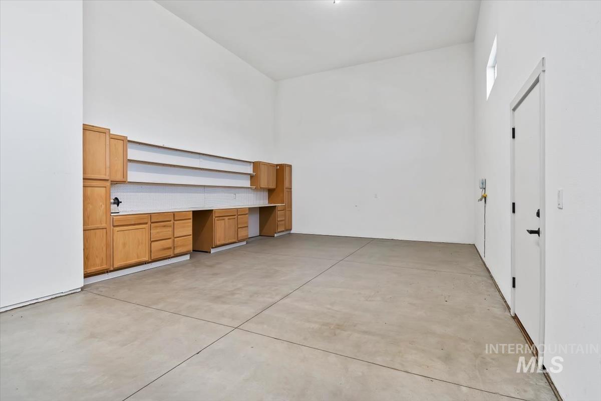 2039 N Finsbury Way