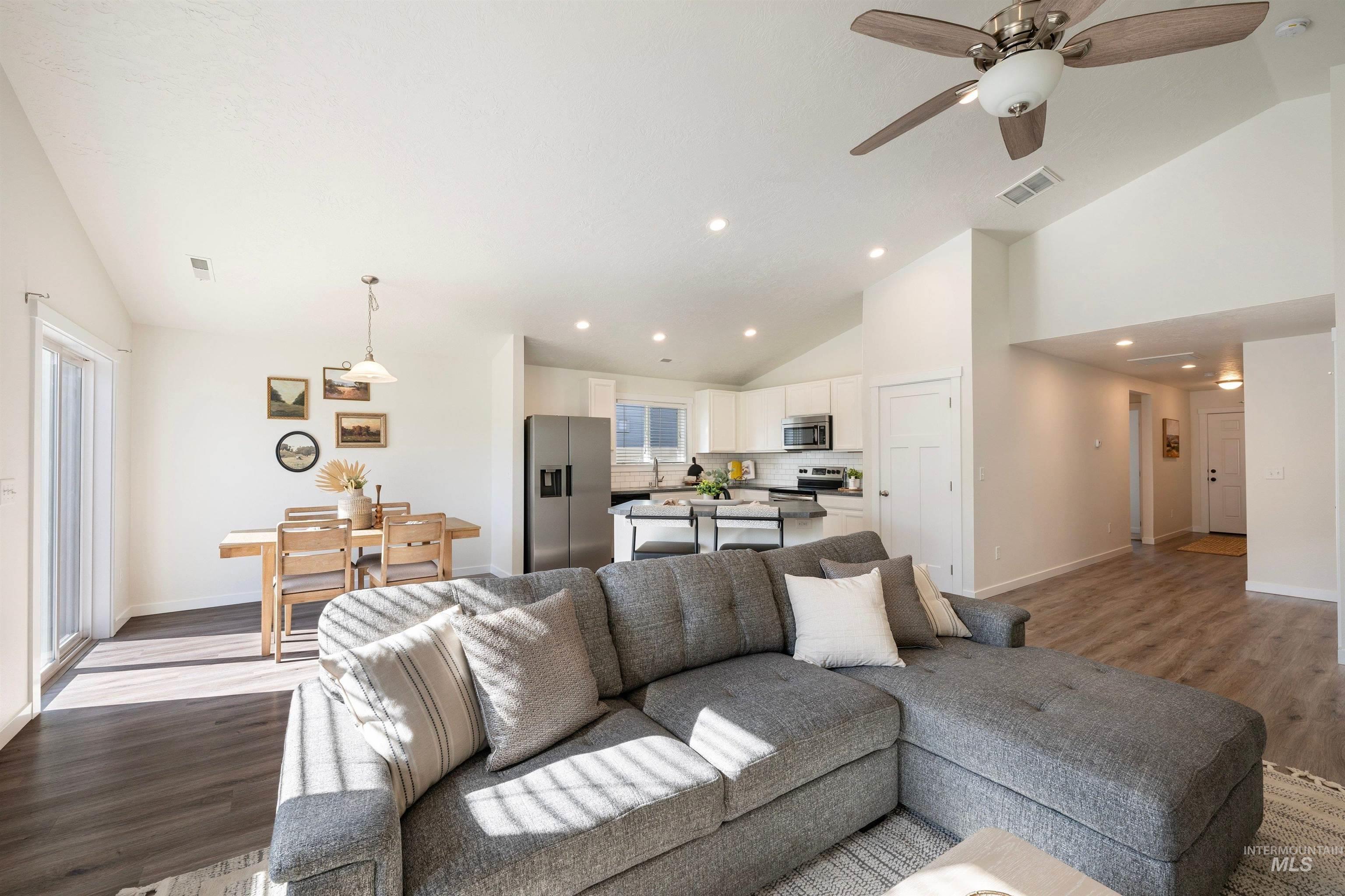 3534 S Avondale Avenue