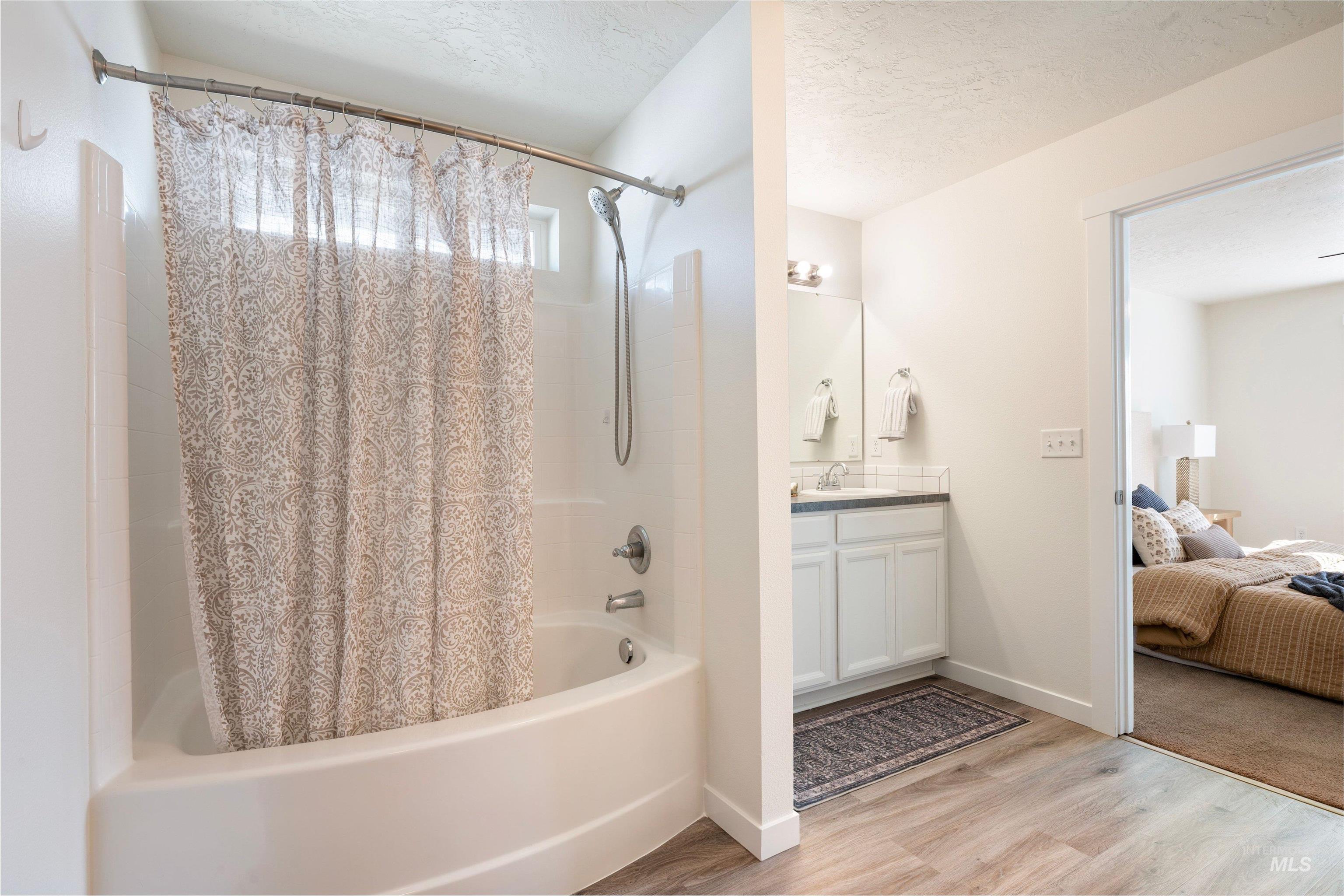 3534 S Avondale Avenue