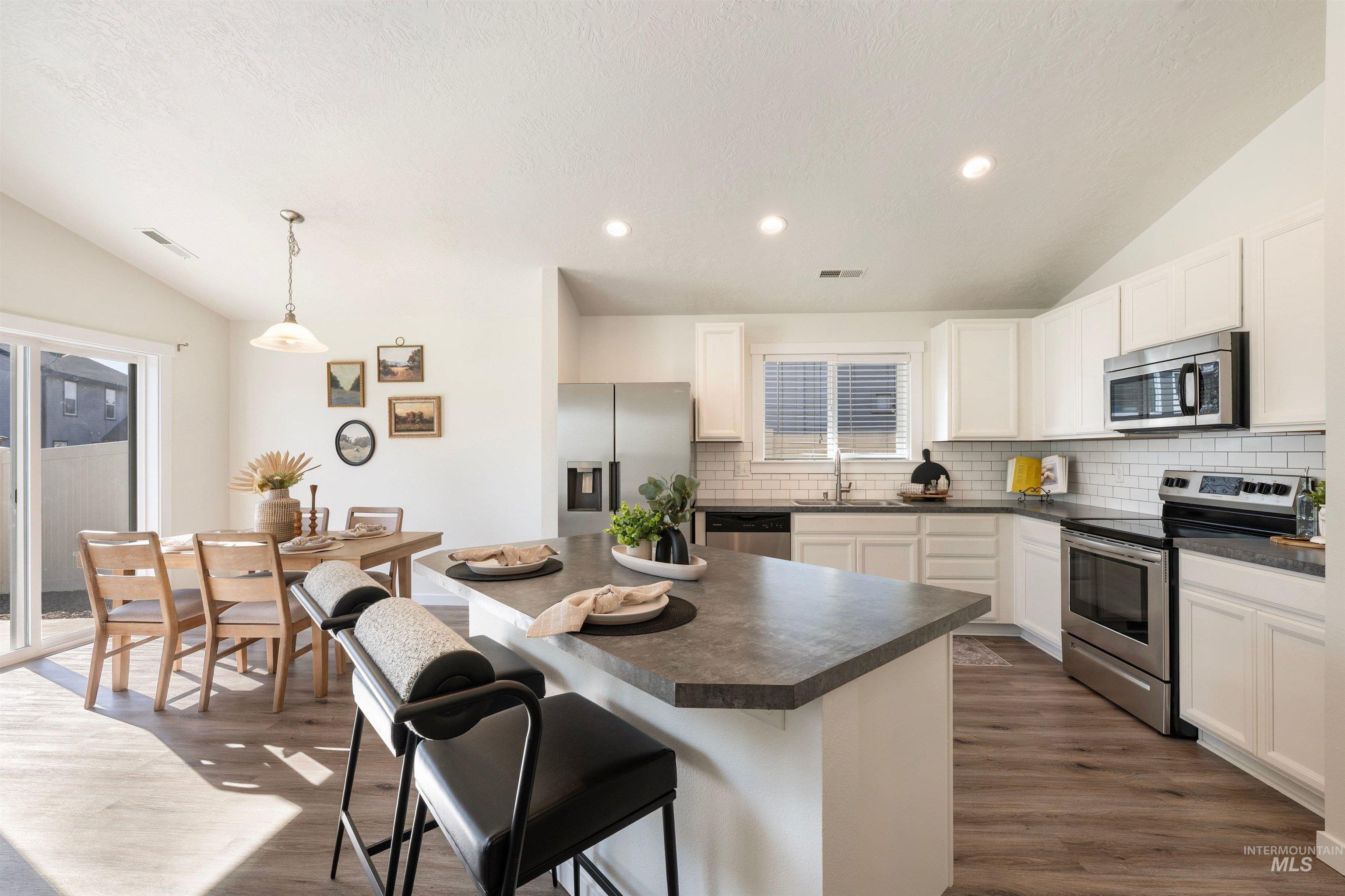 3534 S Avondale Avenue