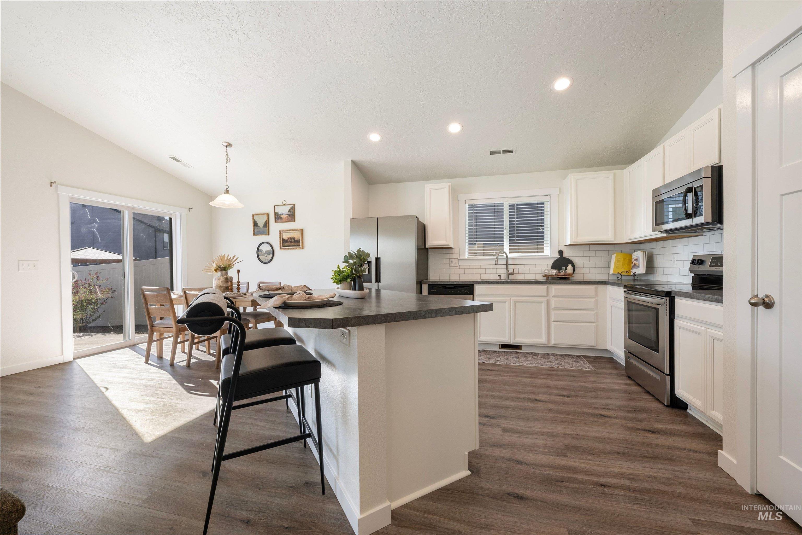 3534 S Avondale Avenue