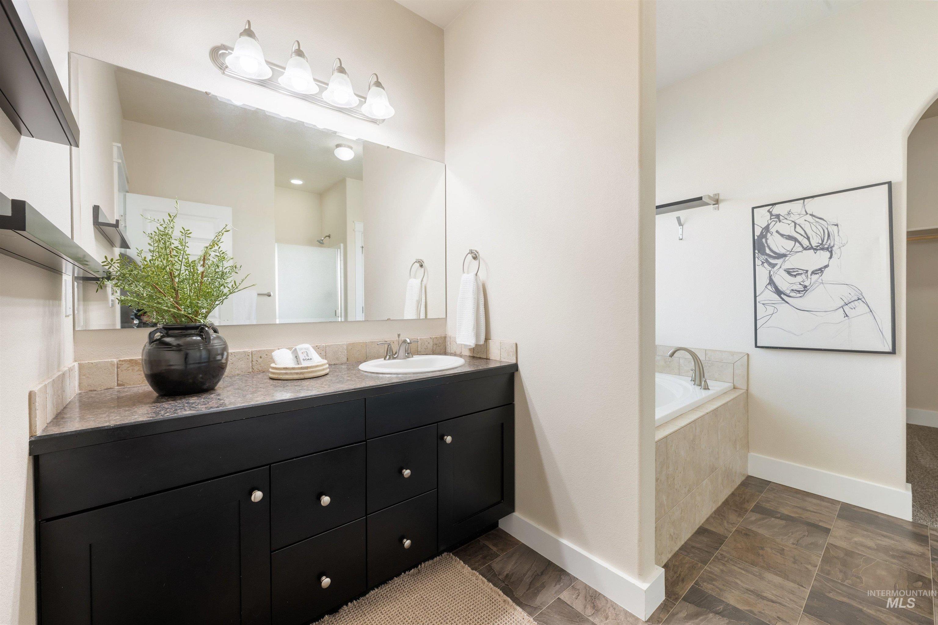 1567 NE Cinder Loop