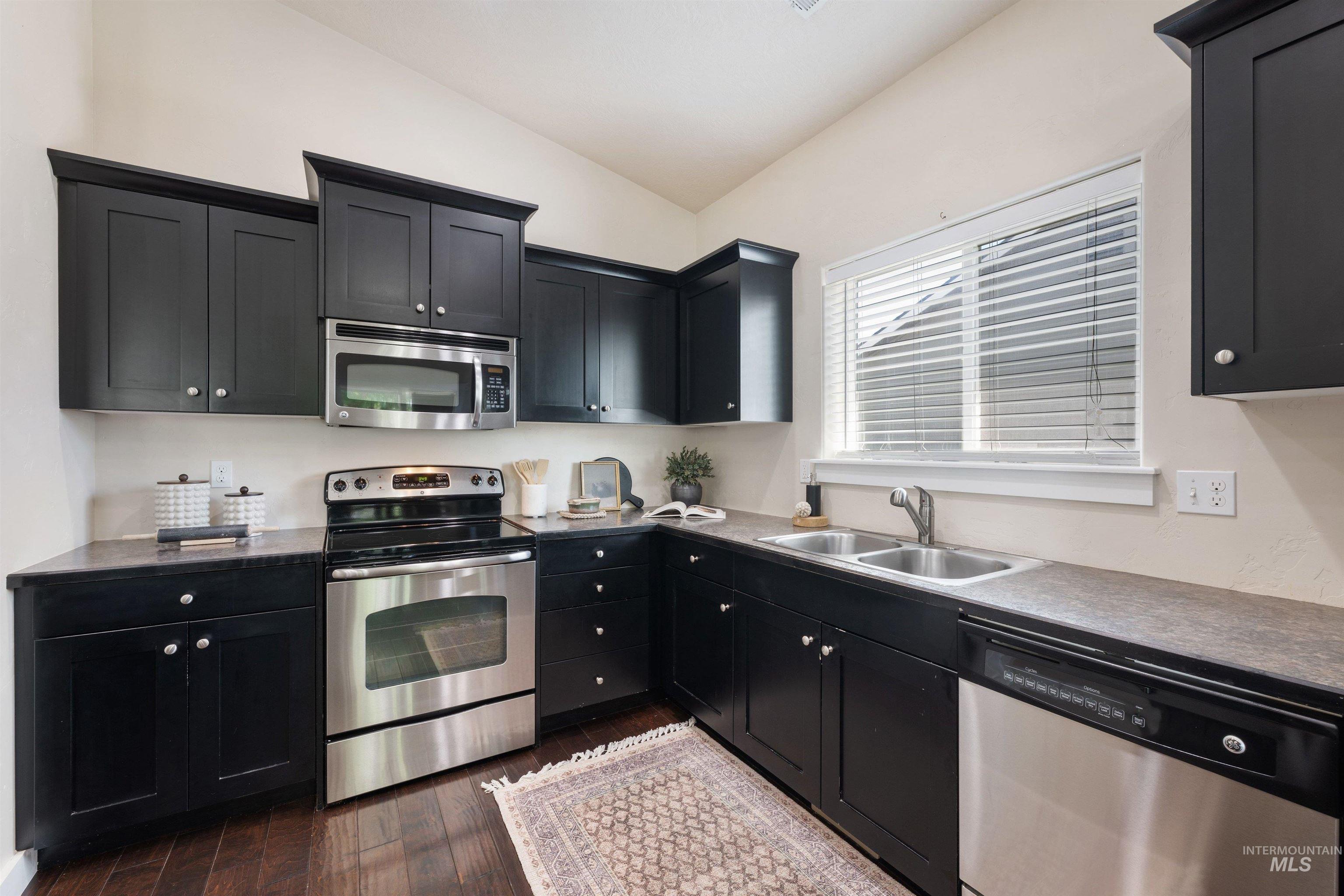 1567 NE Cinder Loop