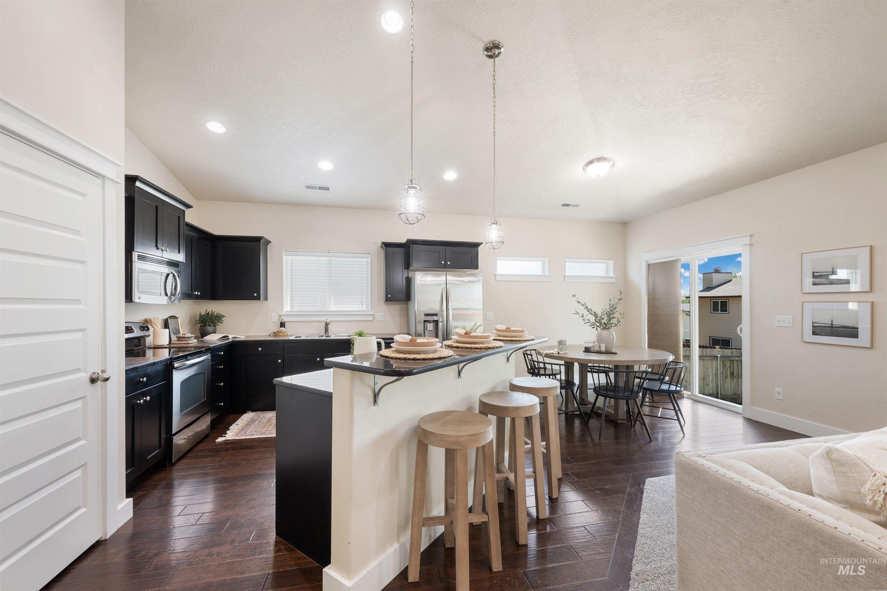 1567 NE Cinder Loop