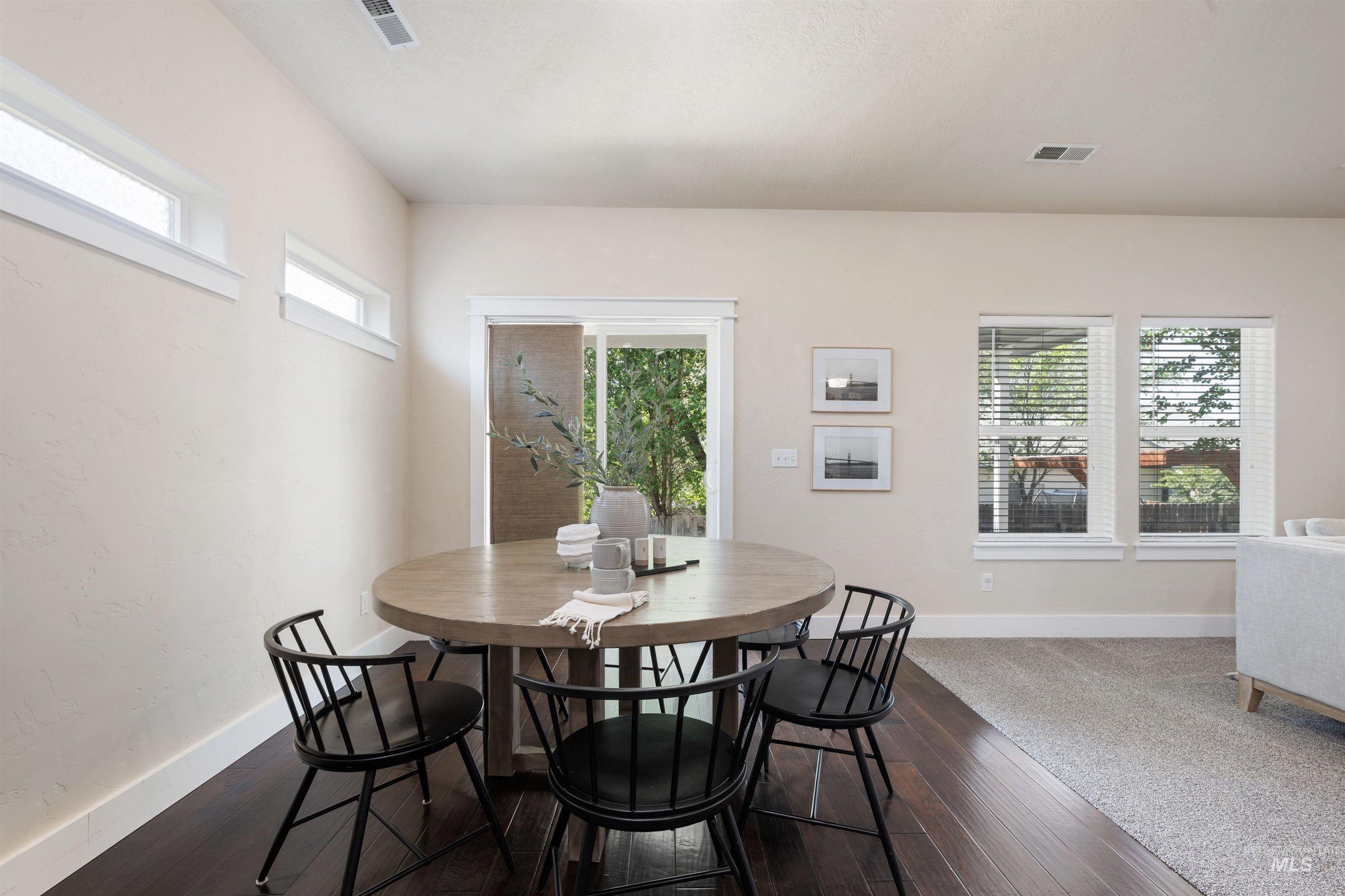 1567 NE Cinder Loop