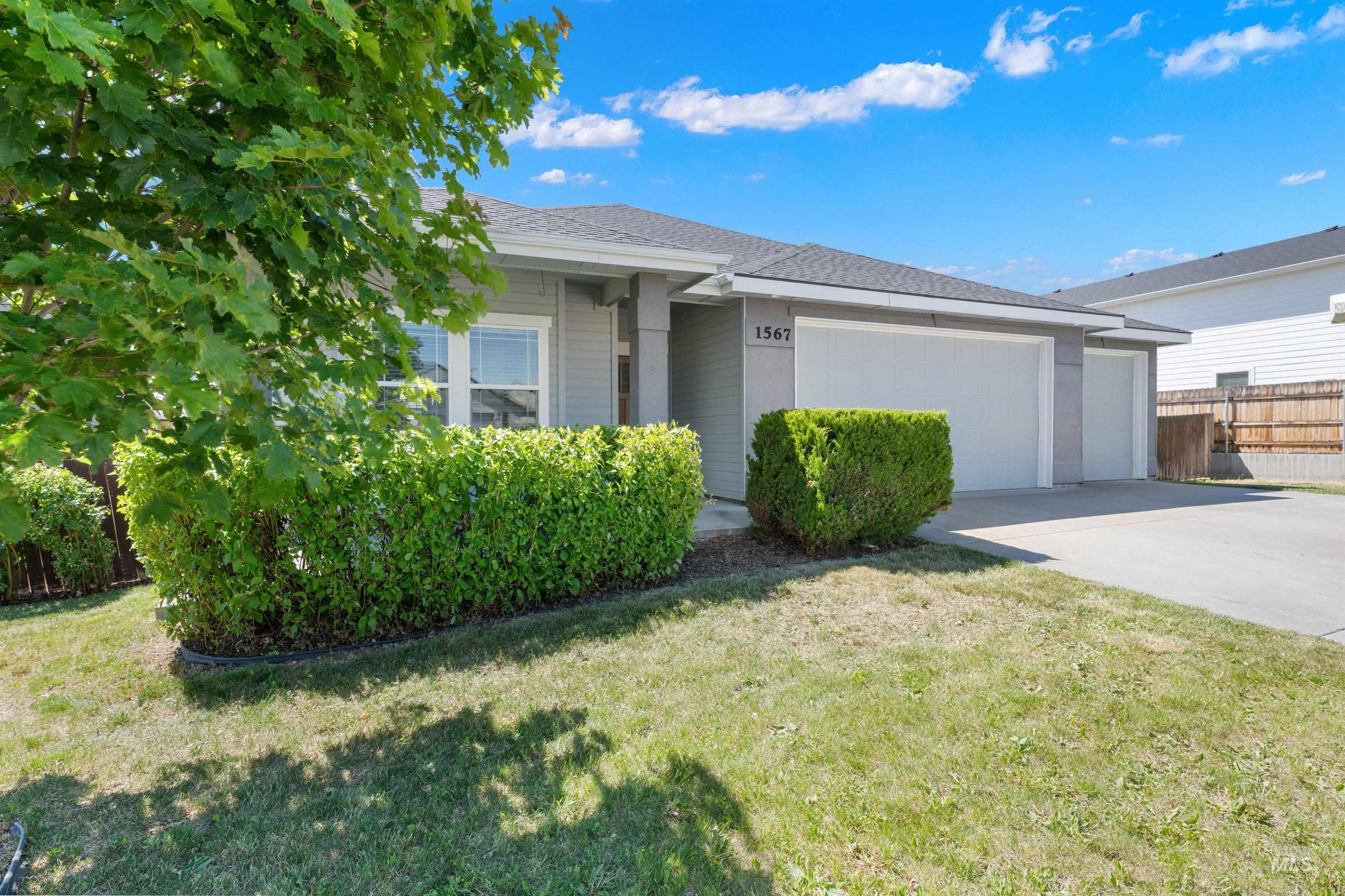 1567 NE Cinder Loop