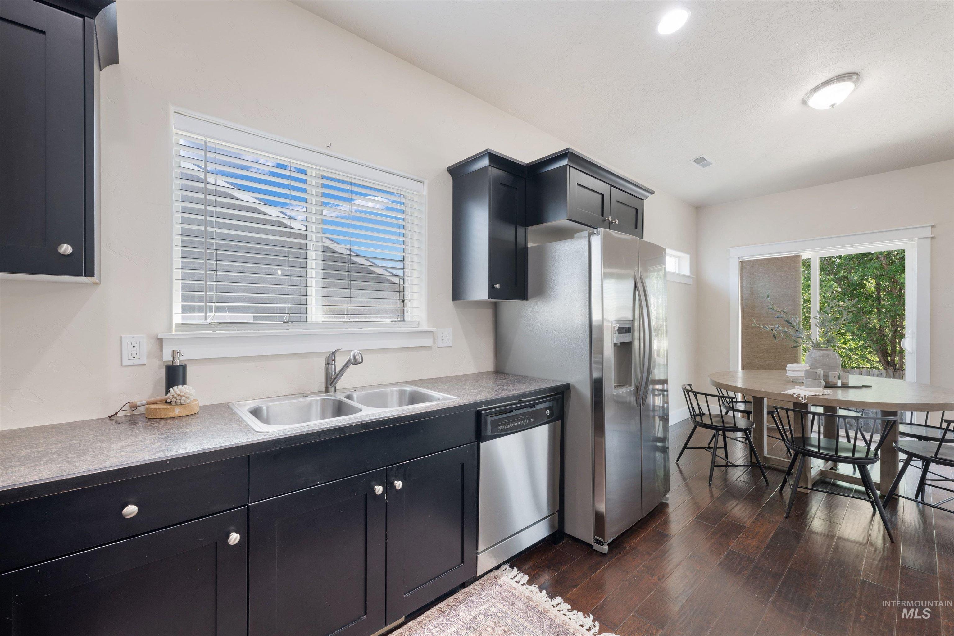 1567 NE Cinder Loop