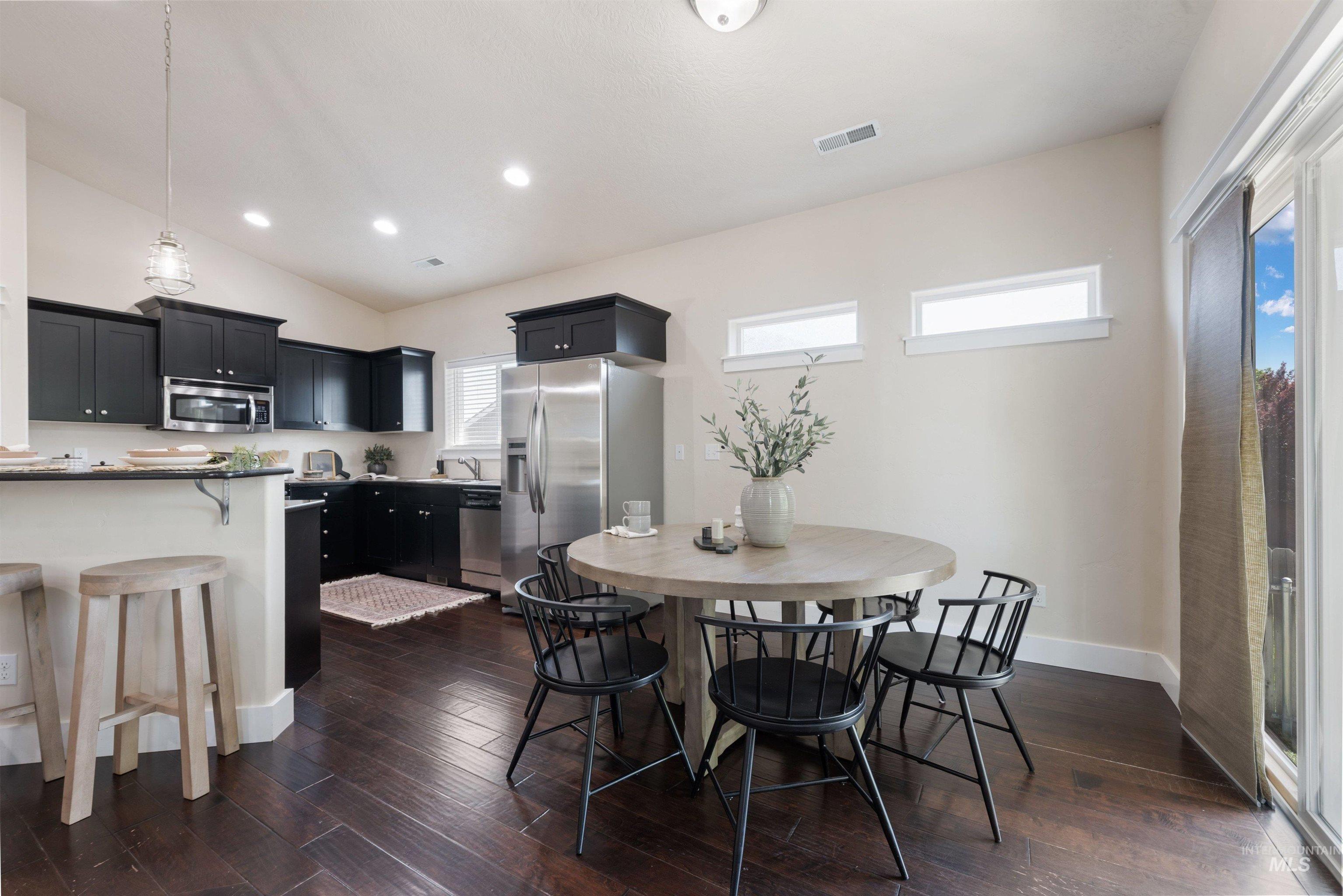 1567 NE Cinder Loop