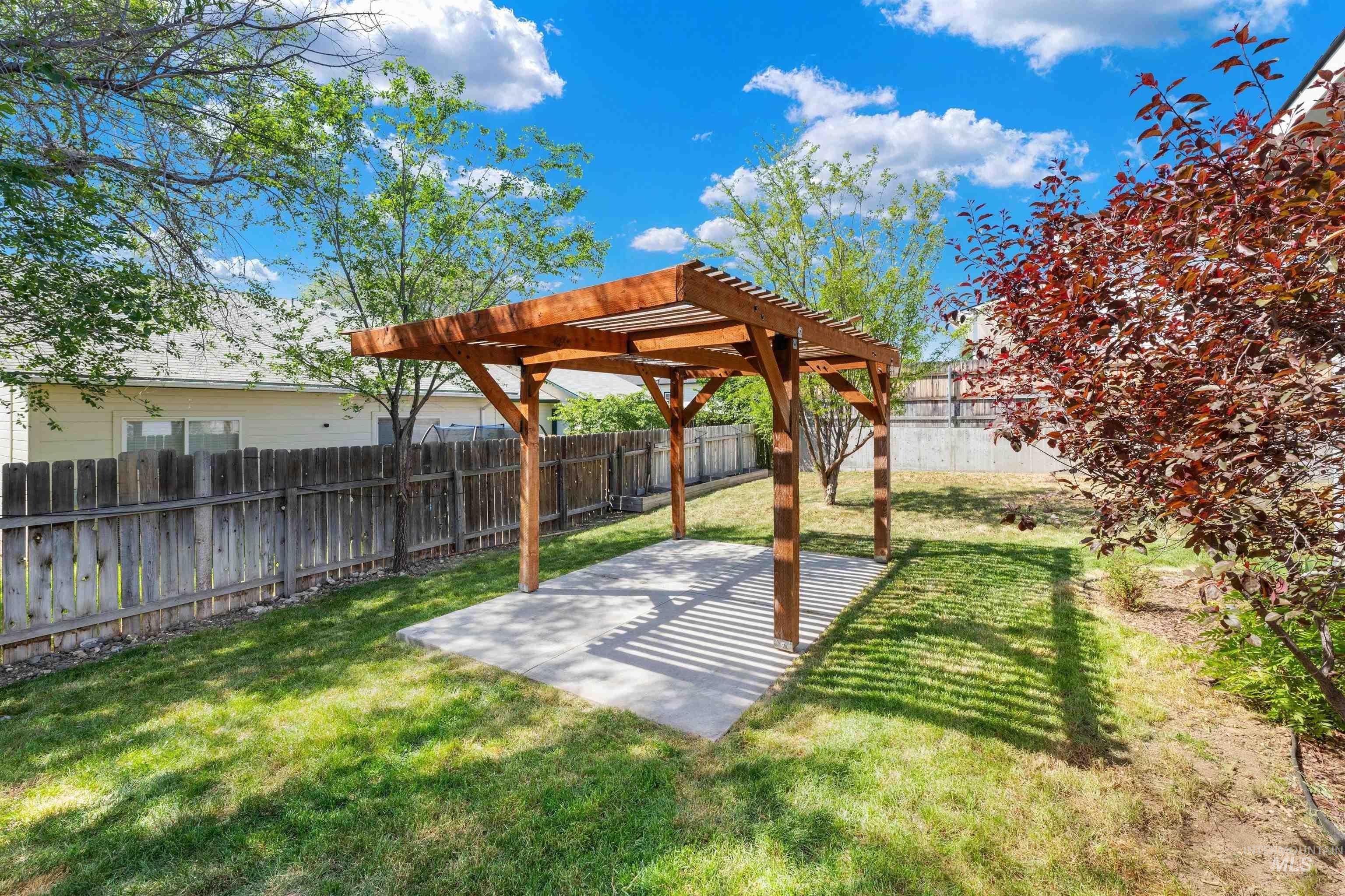 1567 NE Cinder Loop
