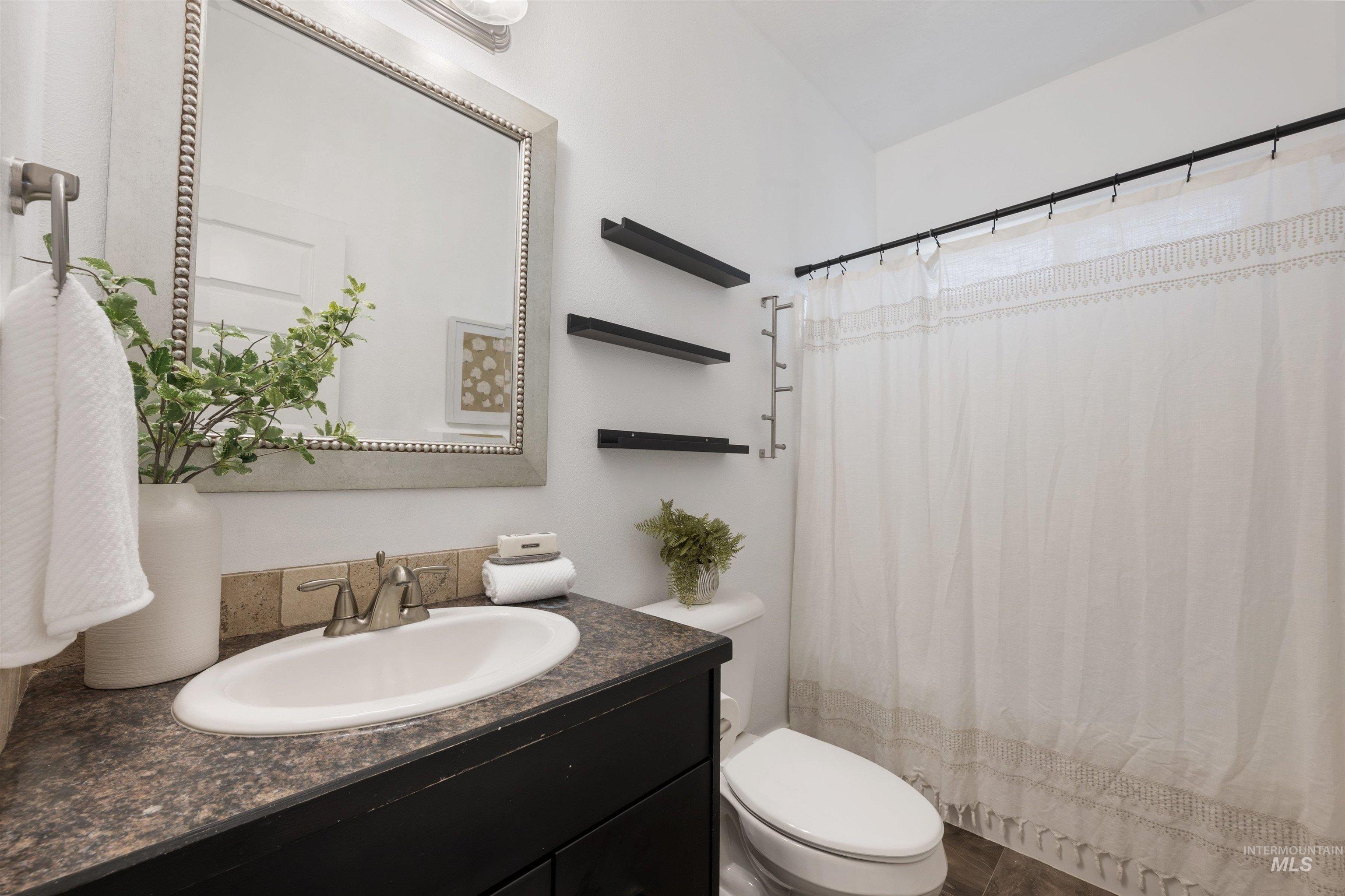 1567 NE Cinder Loop