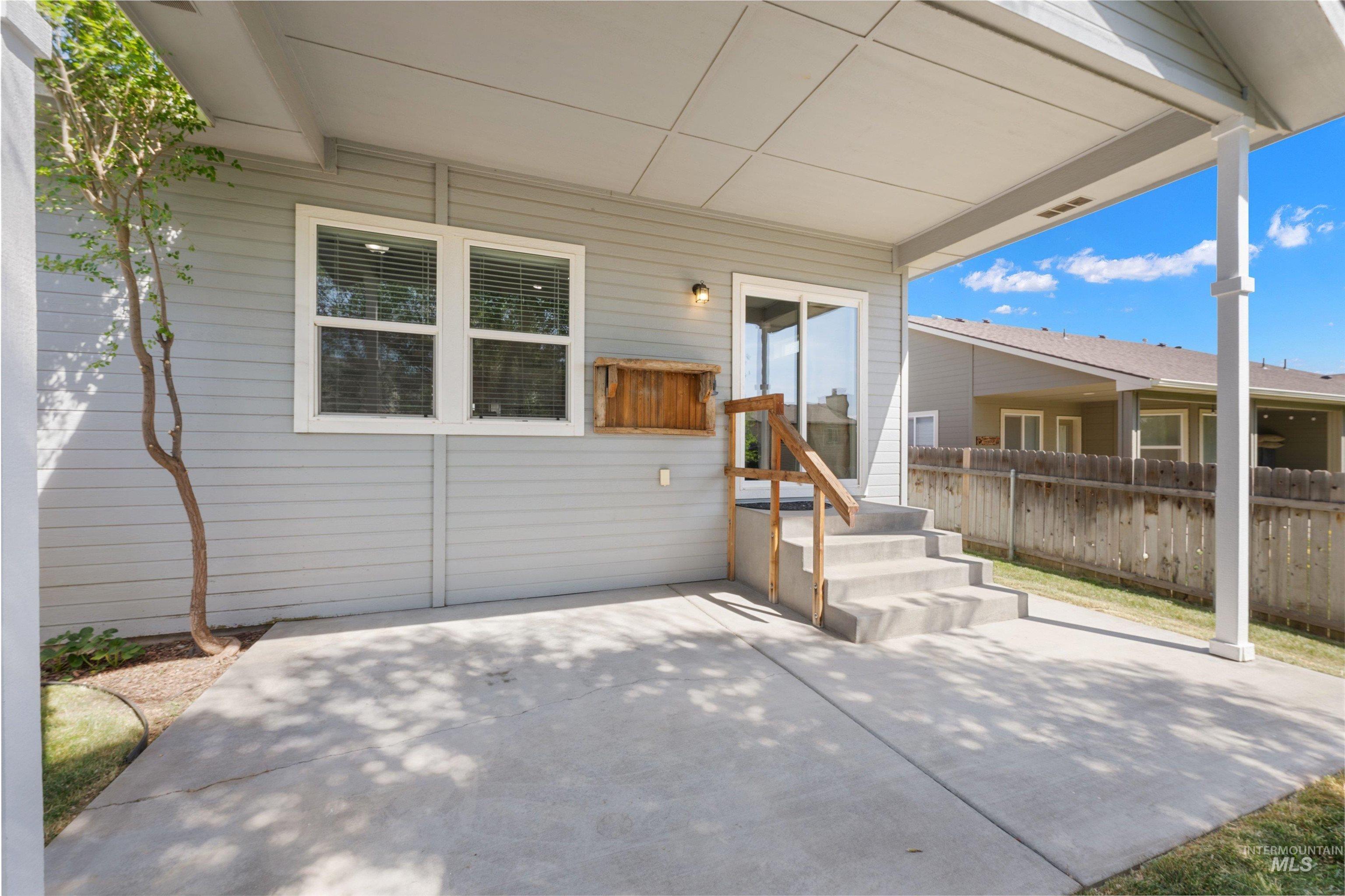 1567 NE Cinder Loop