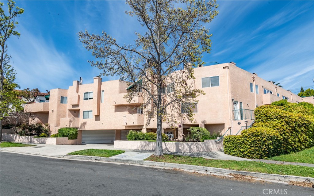 1158 W 11th Street I