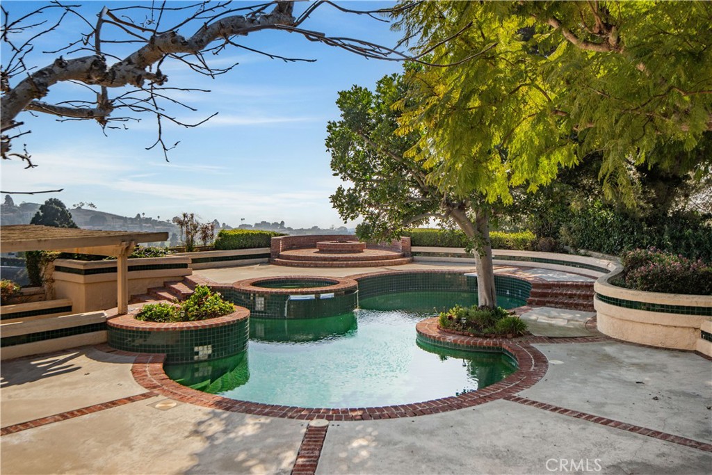 940 Paseo La Cresta
