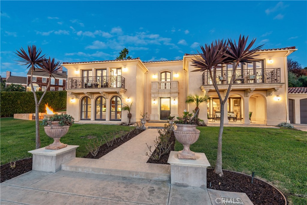 3004 Paseo Del Mar