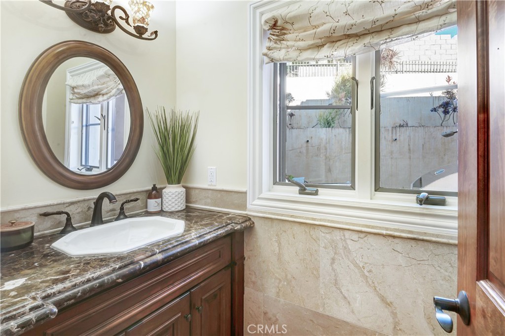 3004 Paseo Del Mar